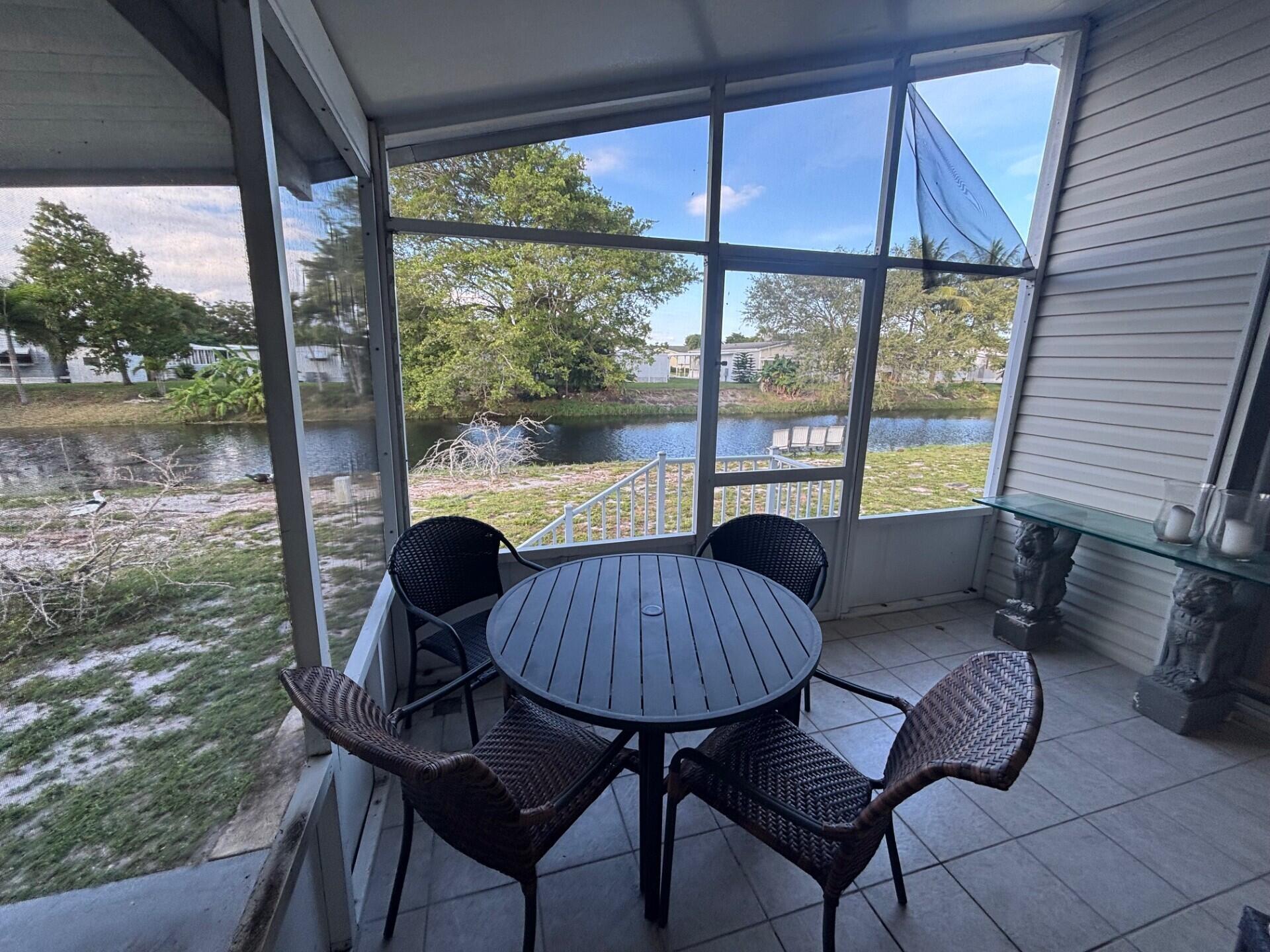 COUNTRY KNOLLS - Residential