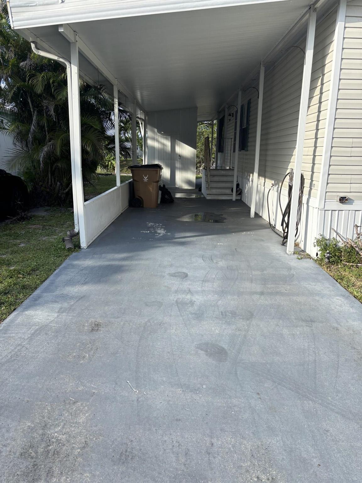 COUNTRY KNOLLS - Residential