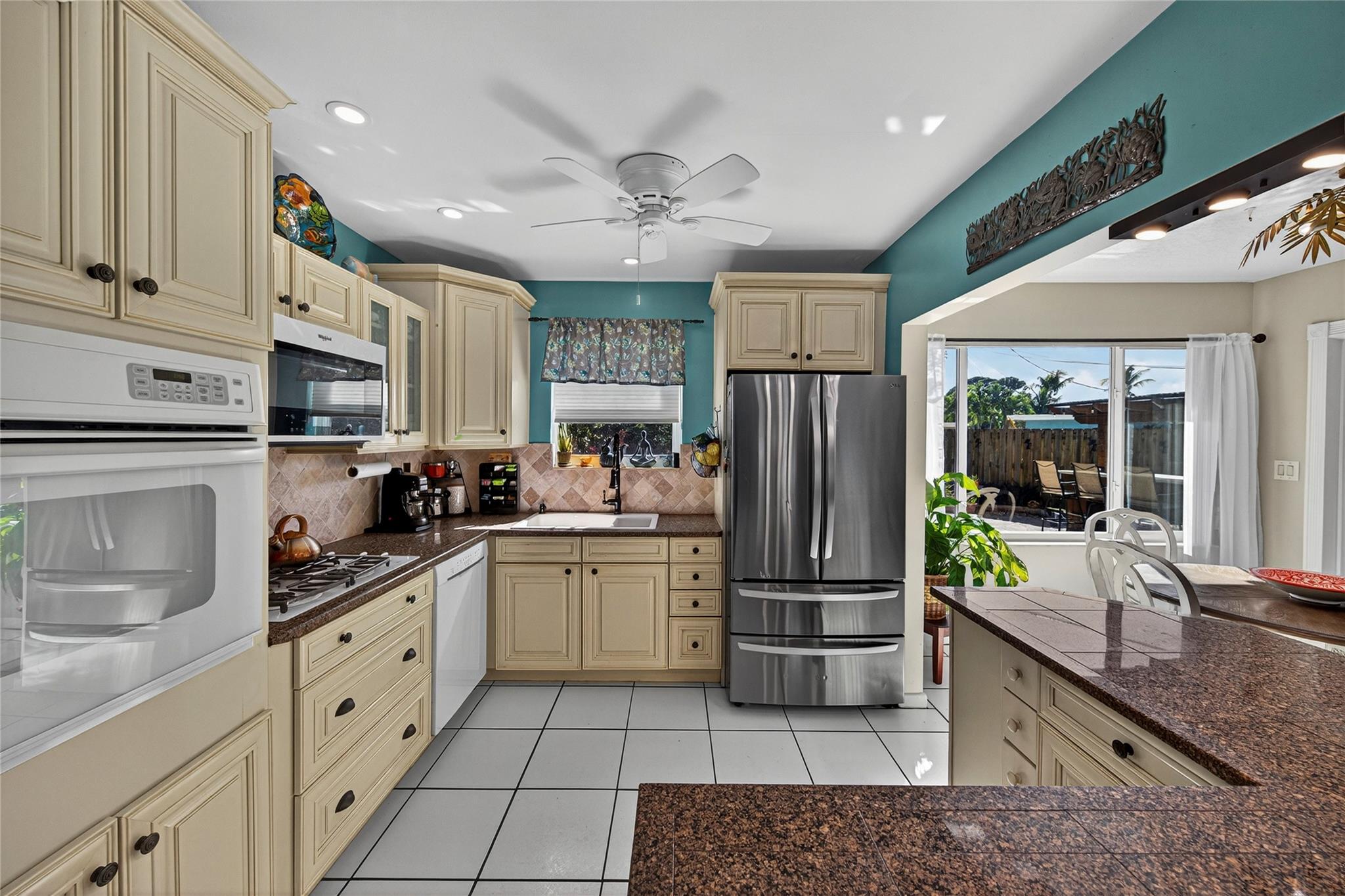 Lyons Park 33-28 B - Residential