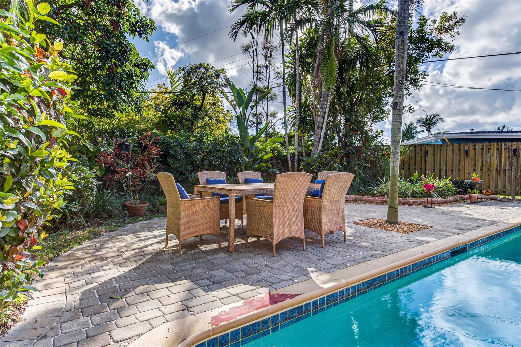 Lyons Park 33-28 B - Residential