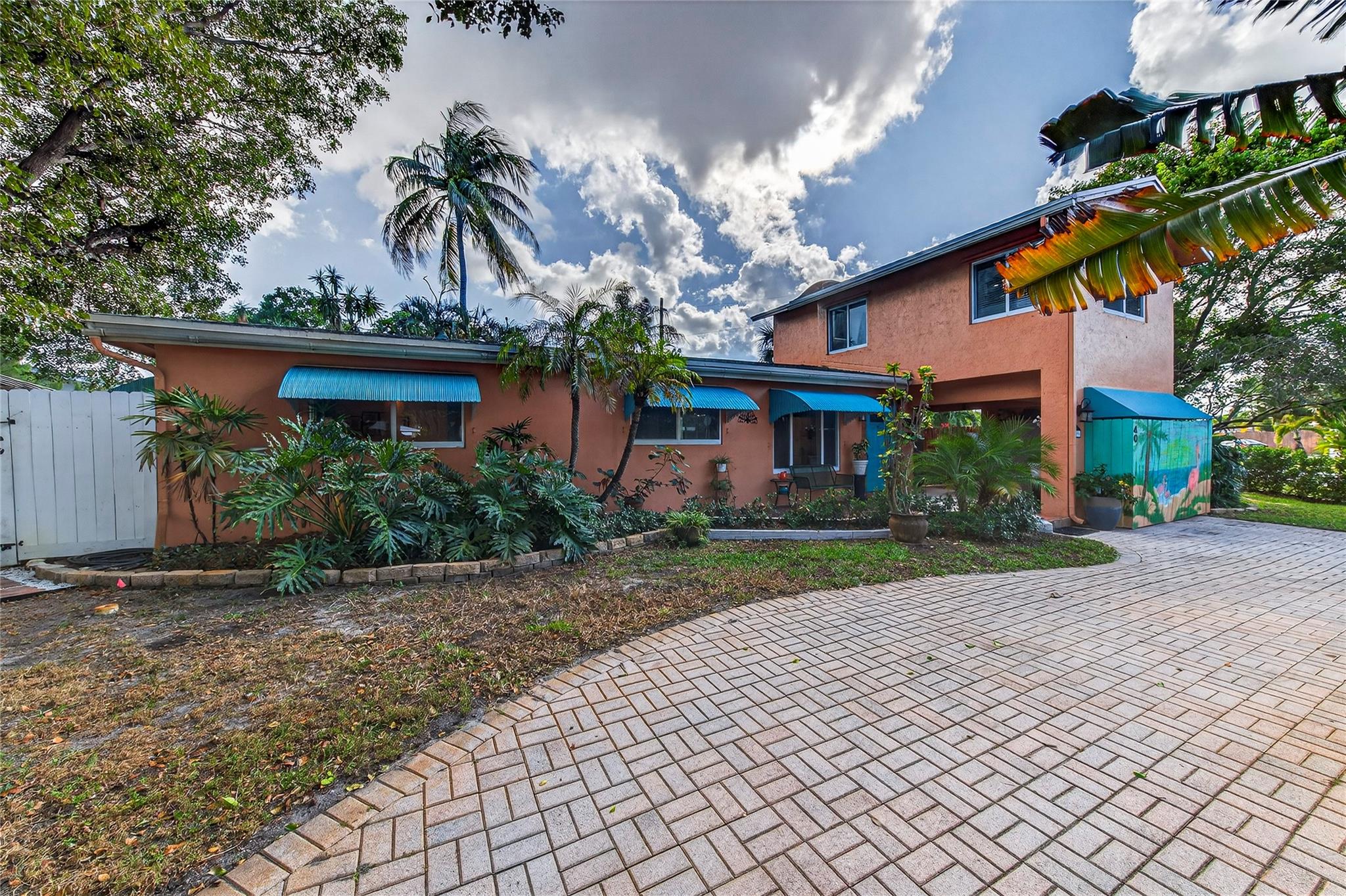 Lyons Park 33-28 B - Residential