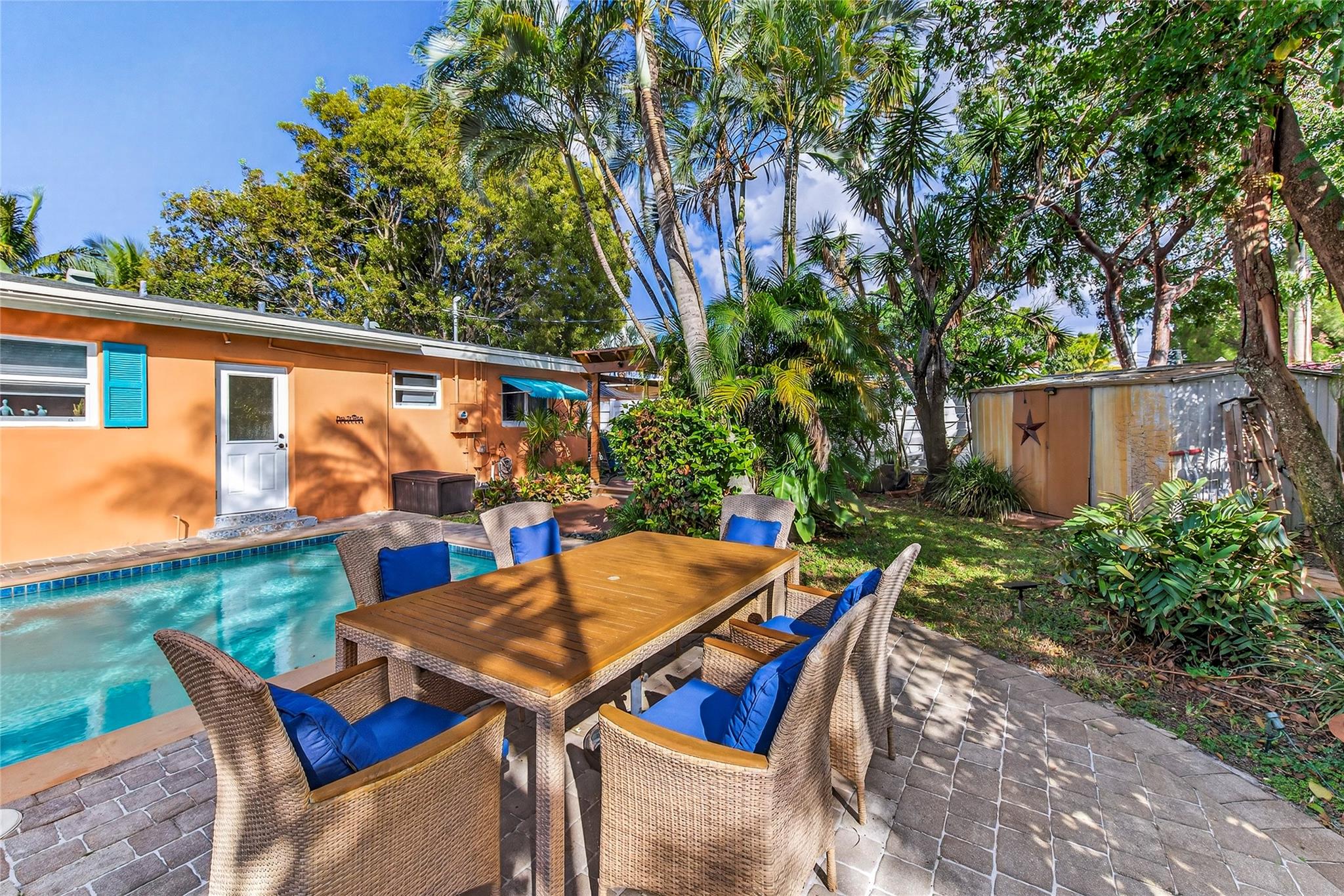 Lyons Park 33-28 B - Residential