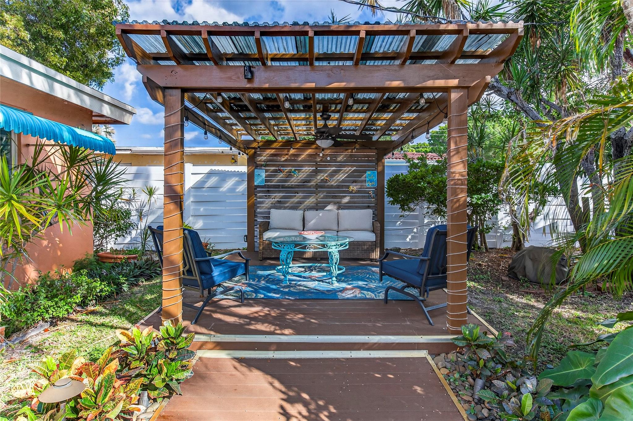 Lyons Park 33-28 B - Residential