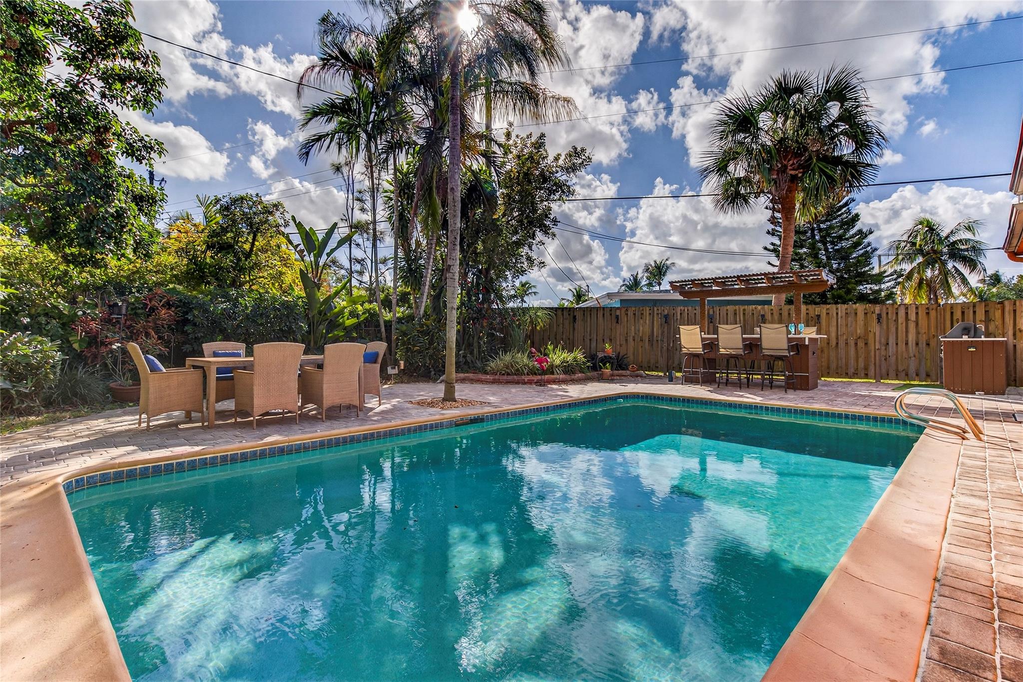 Lyons Park 33-28 B - Residential