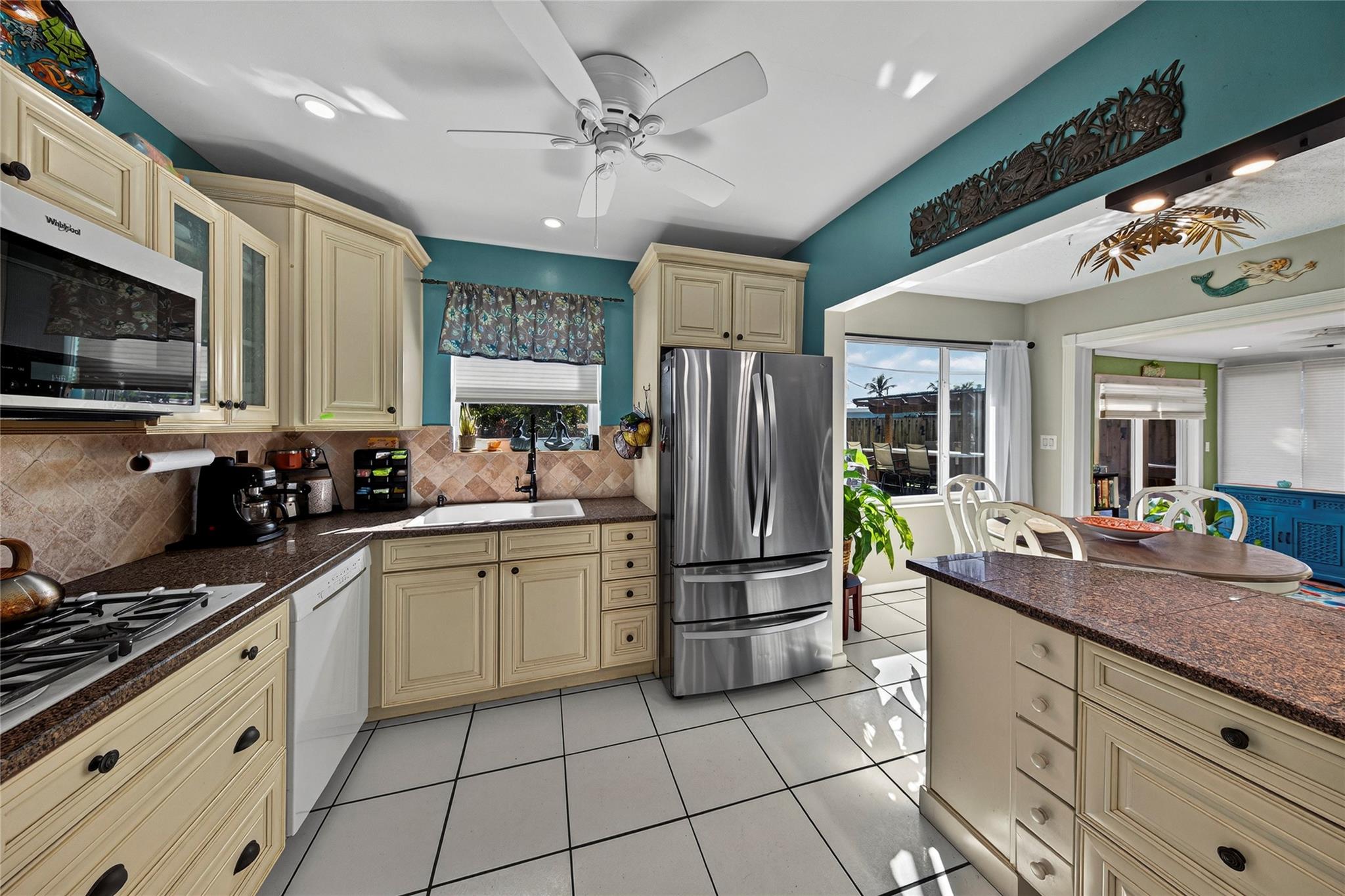 Lyons Park 33-28 B - Residential