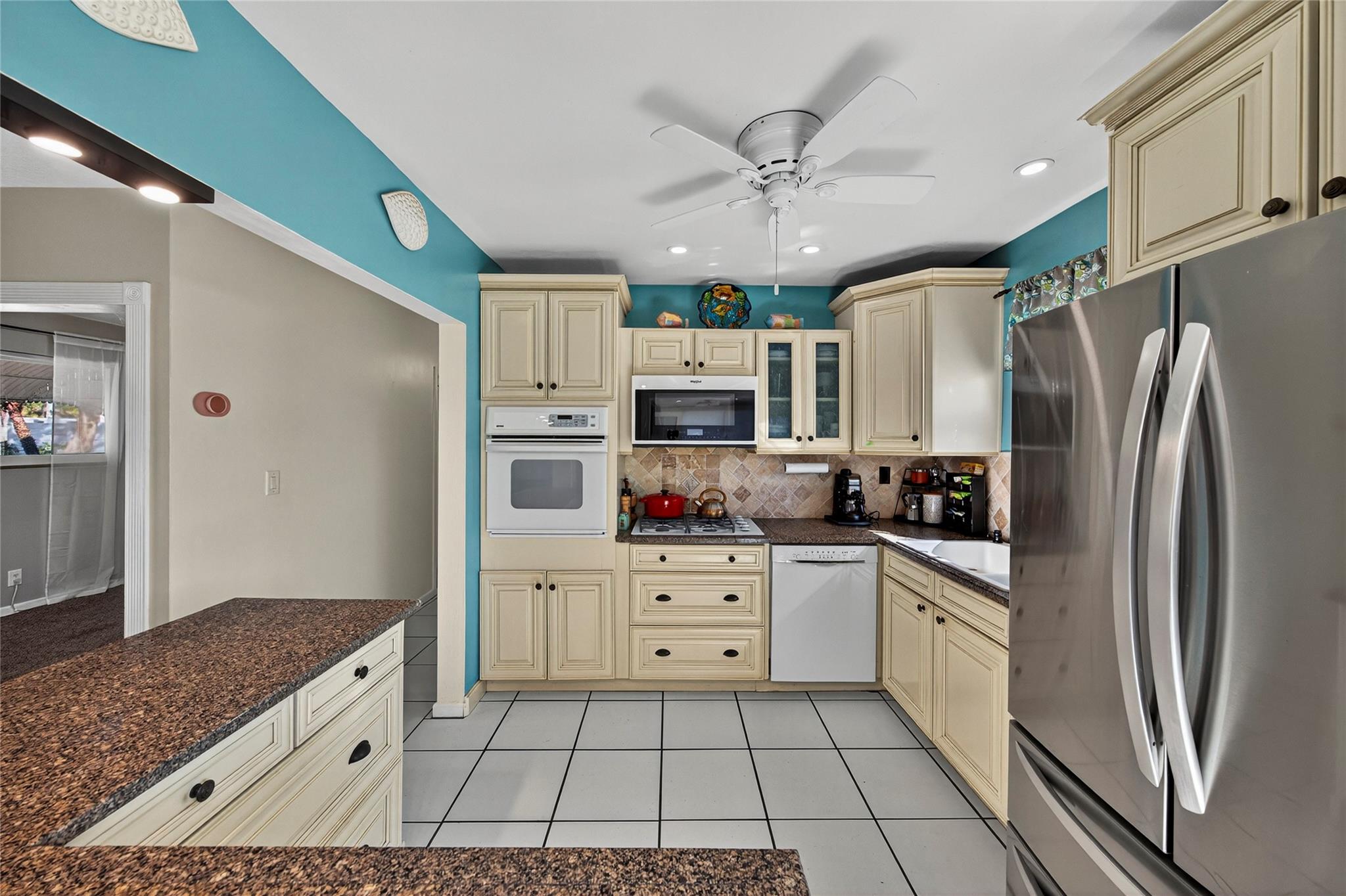 Lyons Park 33-28 B - Residential