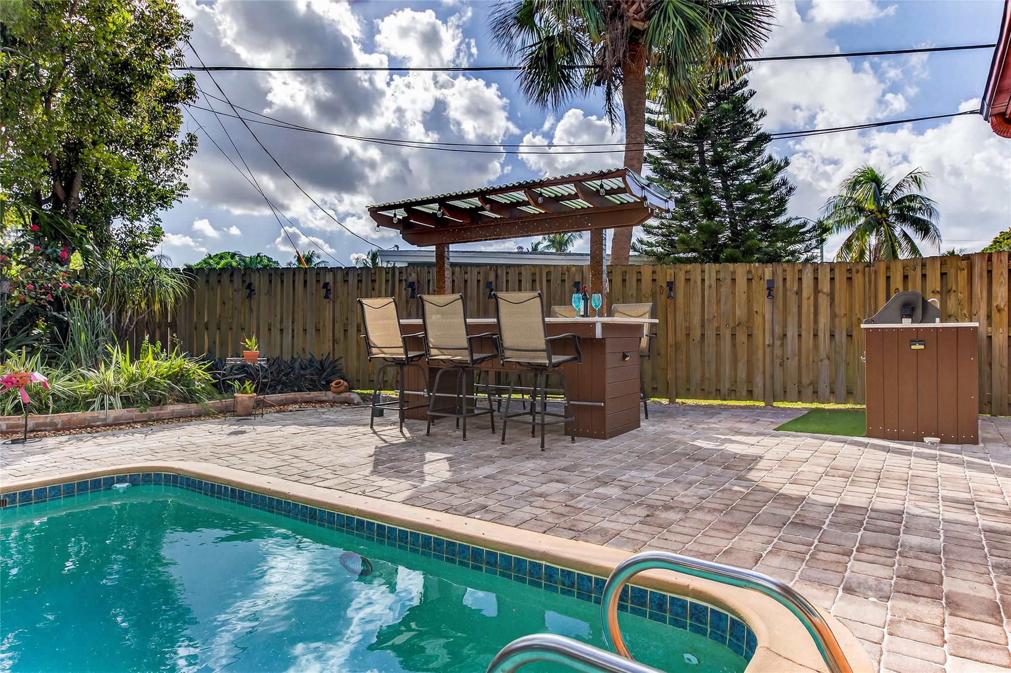 Lyons Park 33-28 B - Residential