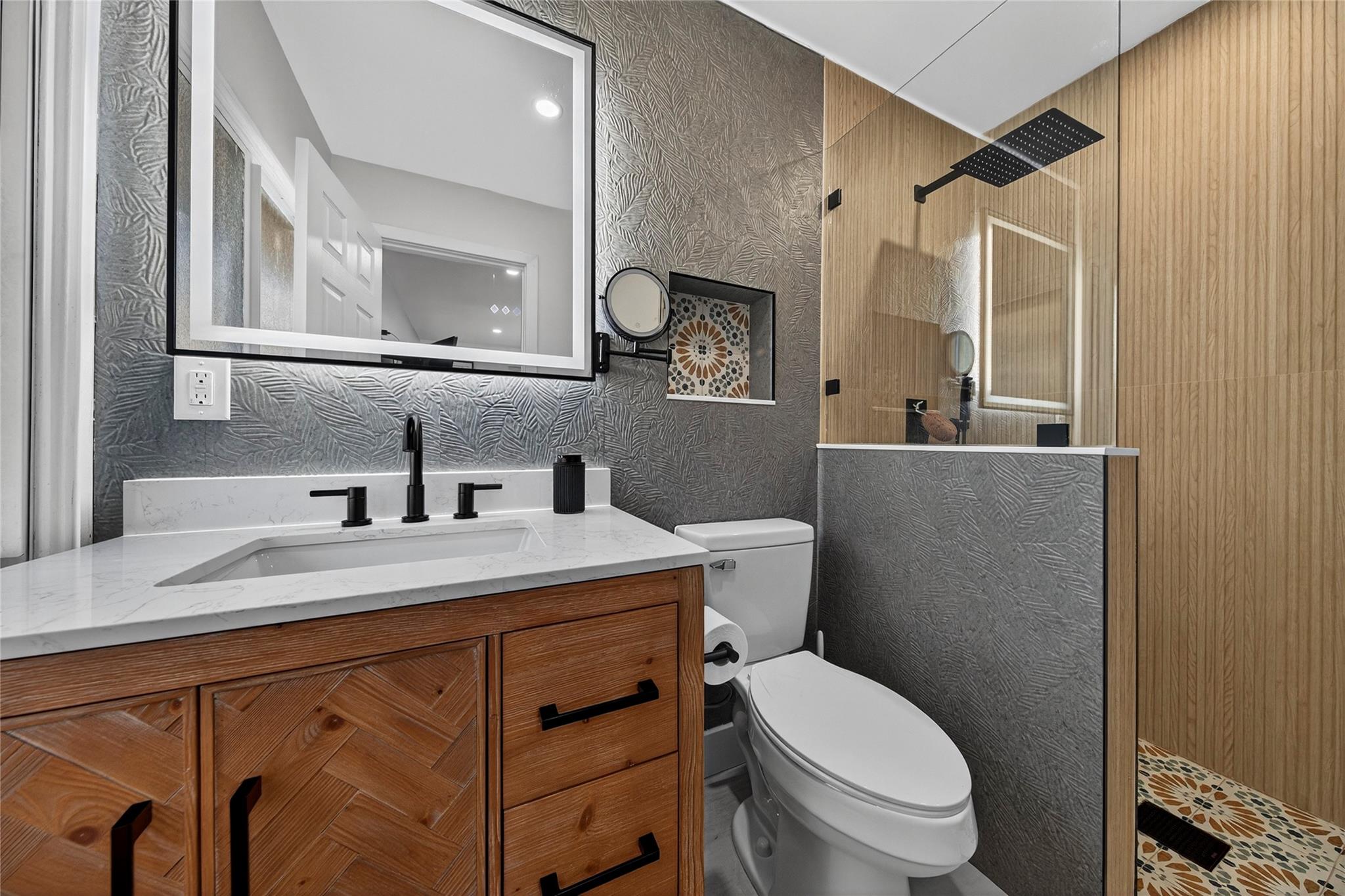 Lyons Park 33-28 B - Residential