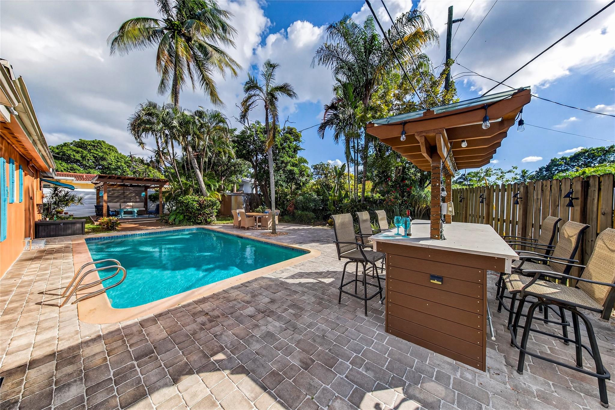 Lyons Park 33-28 B - Residential