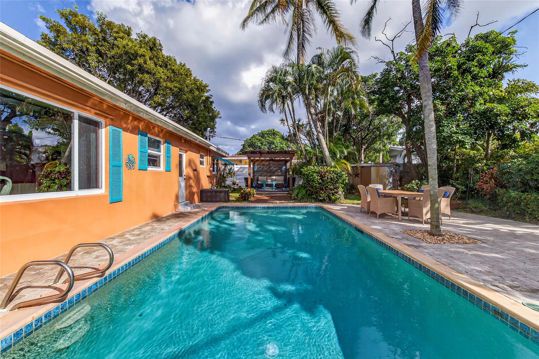 Lyons Park 33-28 B - Residential