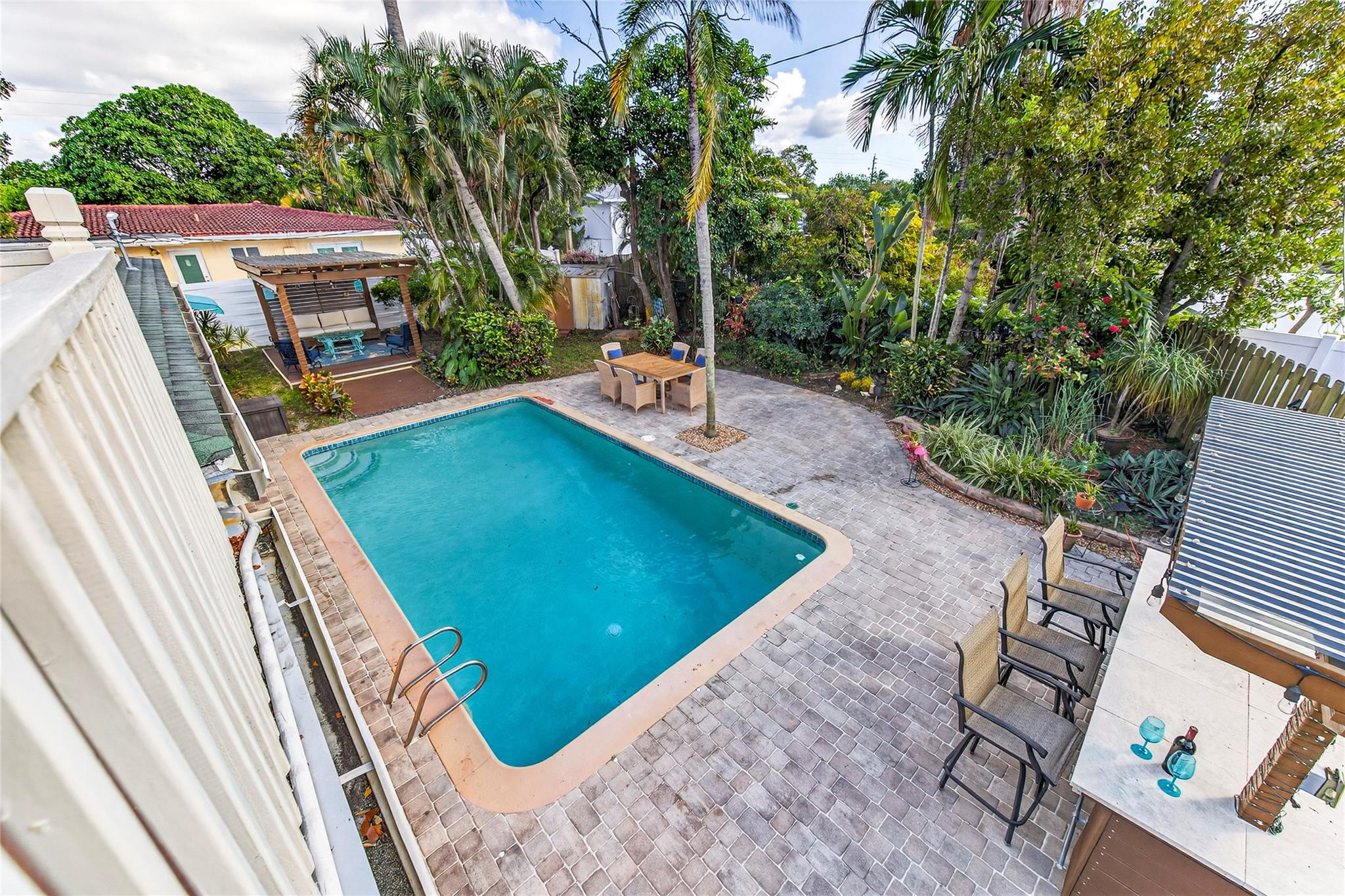 Lyons Park 33-28 B - Residential