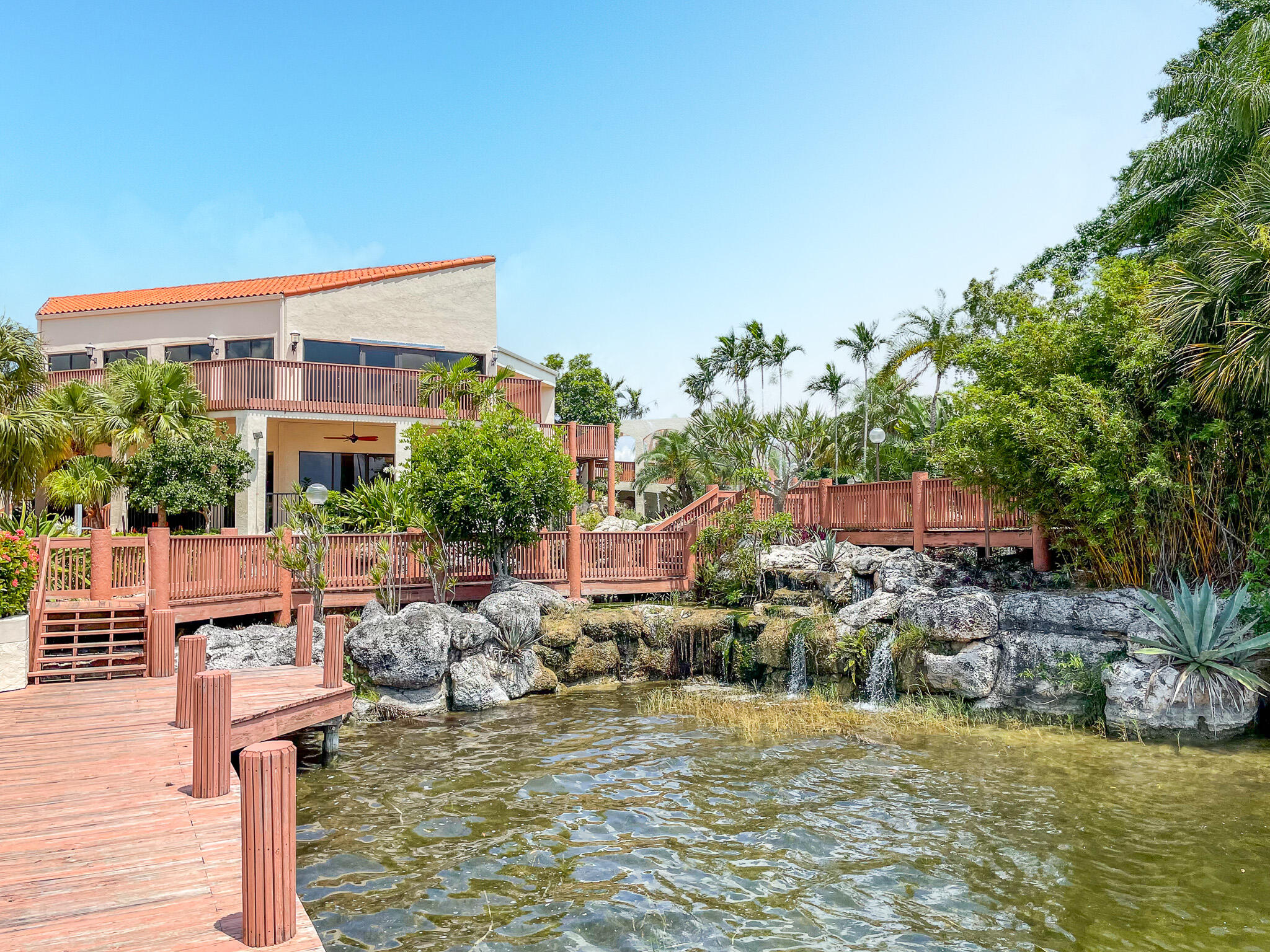 DIPLOMAT SQUARE CONDO - Residential