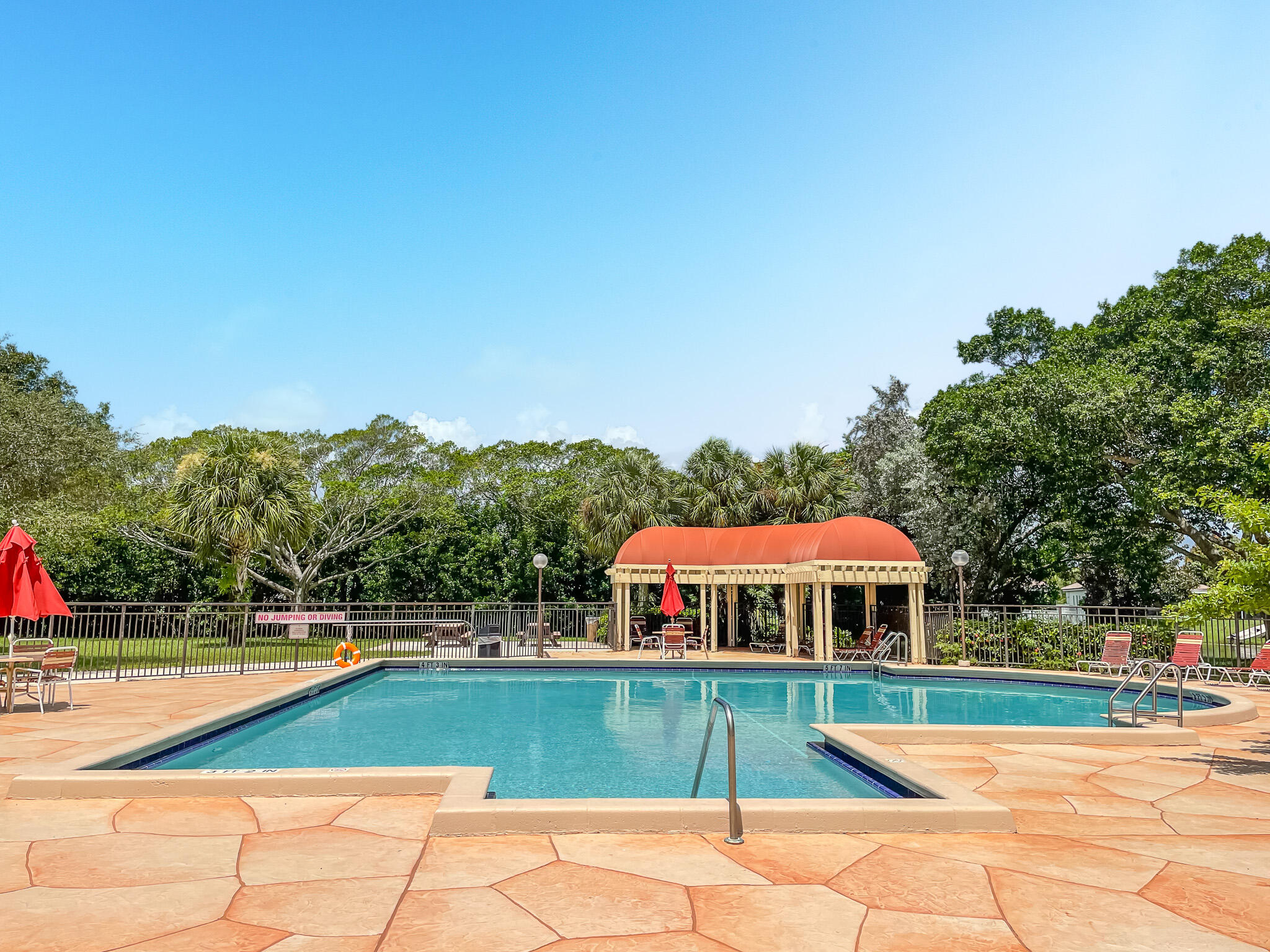 DIPLOMAT SQUARE CONDO - Residential