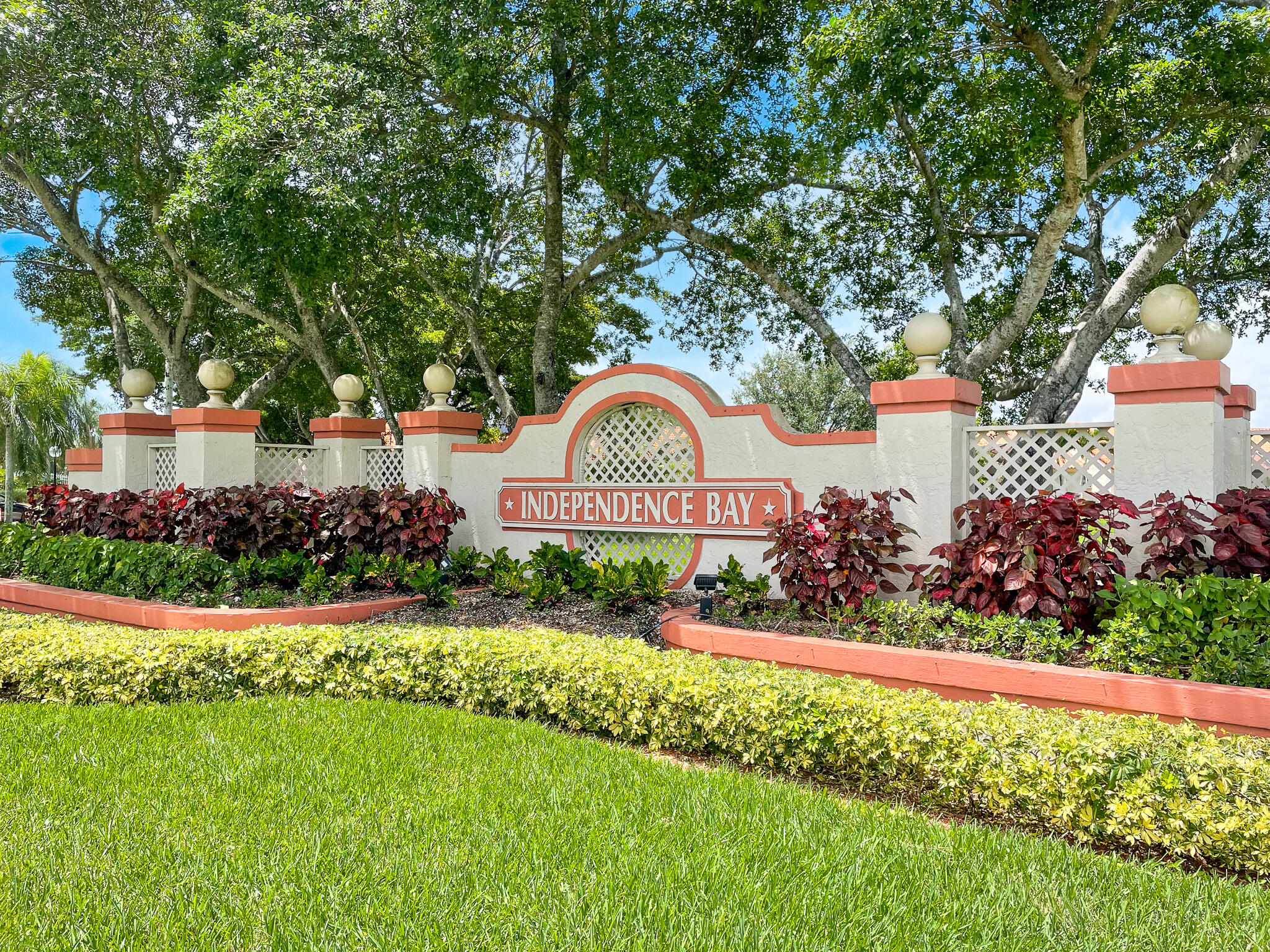 DIPLOMAT SQUARE CONDO - Residential