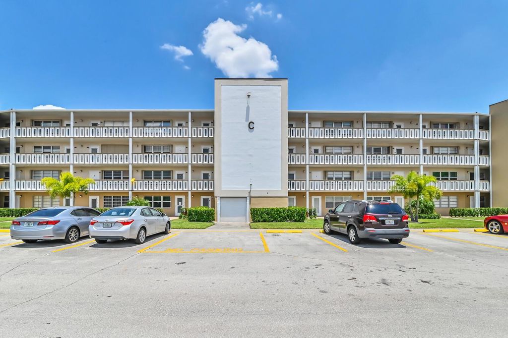 Photo of 449 Southampton C, West Palm Beach, FL 33417 (MLS # R10914570)