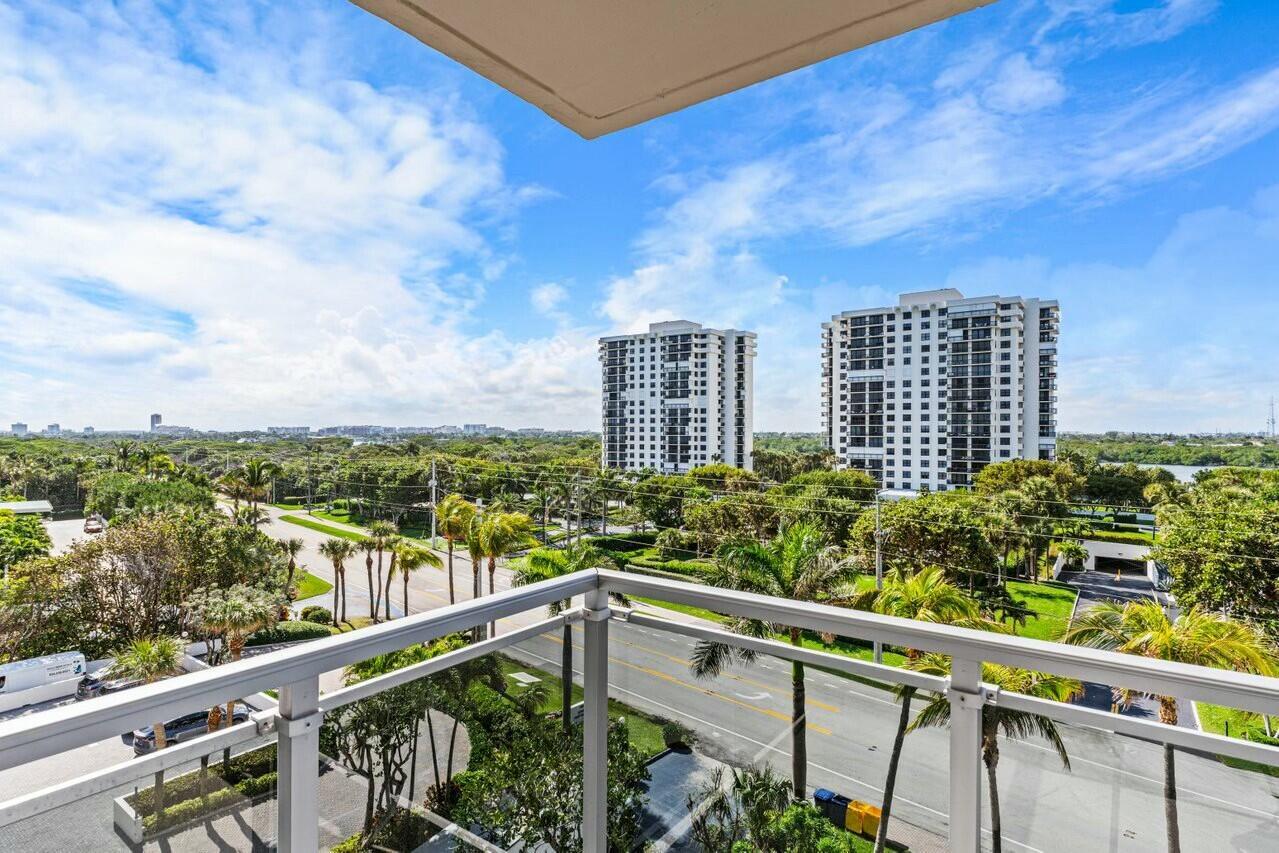OCEAN REEF TOWERS INC CON - Residential