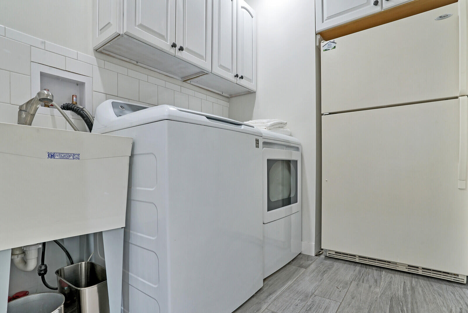 LAKE SHORE ESTATES - Residential