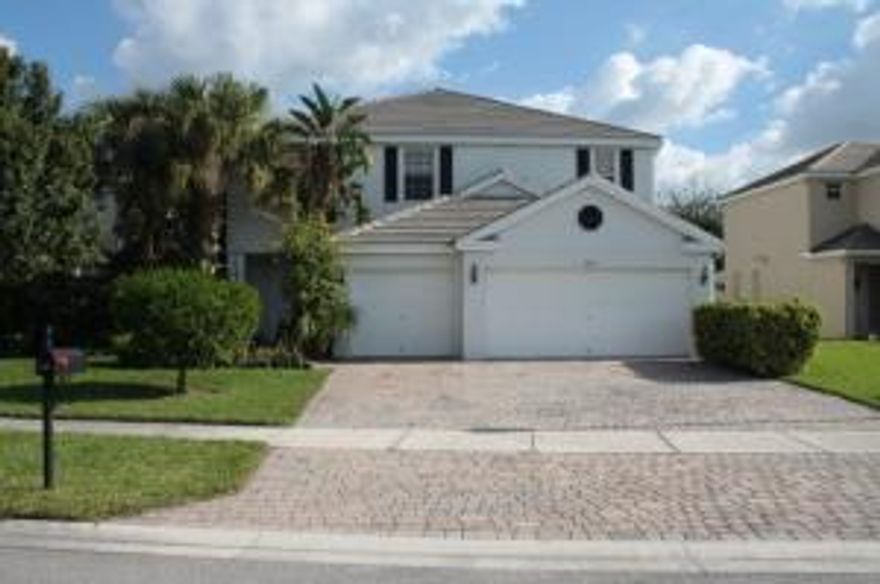 STUNNING 5 BR-2.5 FB unit located in Anthony Groves. Home features spacious floor-plan with lots of natural light, vaulted ceiling, wooden kitchen cabinets that has huge pantry and bar which has a view of the garden outside. Spacious bedrooms with ample closet & built-in space. Master bathroom upstairs features shower & roman tub. Open patio, attached 3-car garage and a driveway. Centrally located - close to major roads, shopping and dining. MUST SEE!