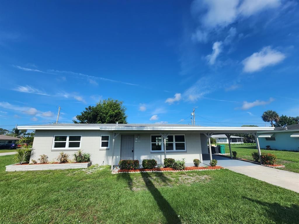 Photo of 292 W Arbor Avenue, Port St Lucie, FL 34952 (MLS # R10892367)