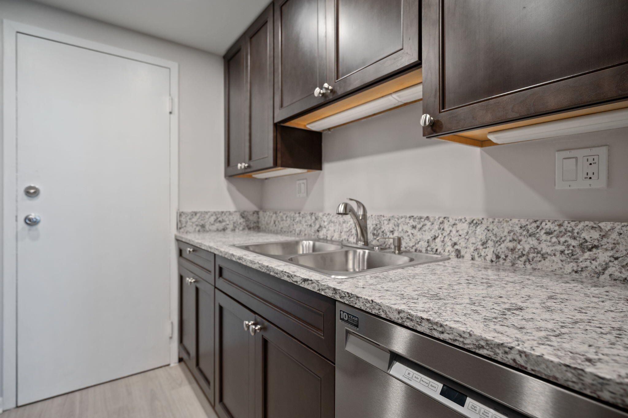 VICTORIA PARK TOWER CONDO - Residential