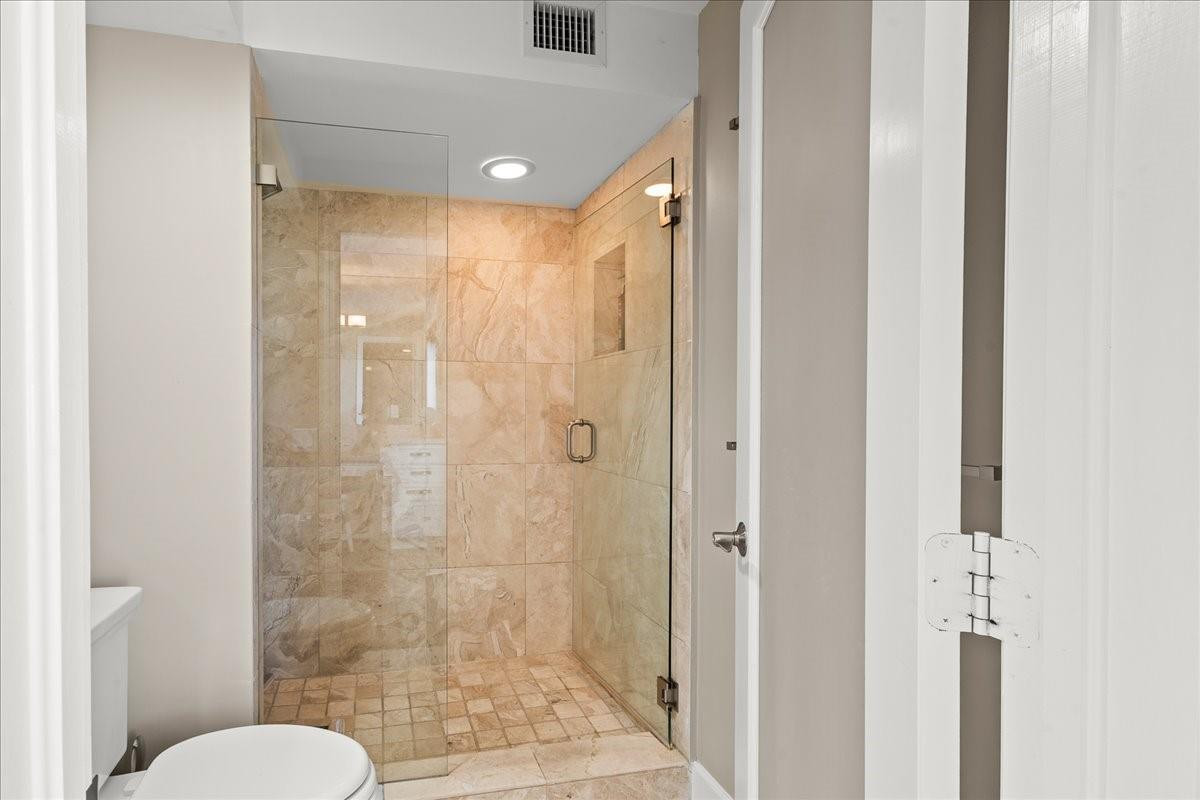 LA MER ESTATES EAST CONDO - Residential Lease