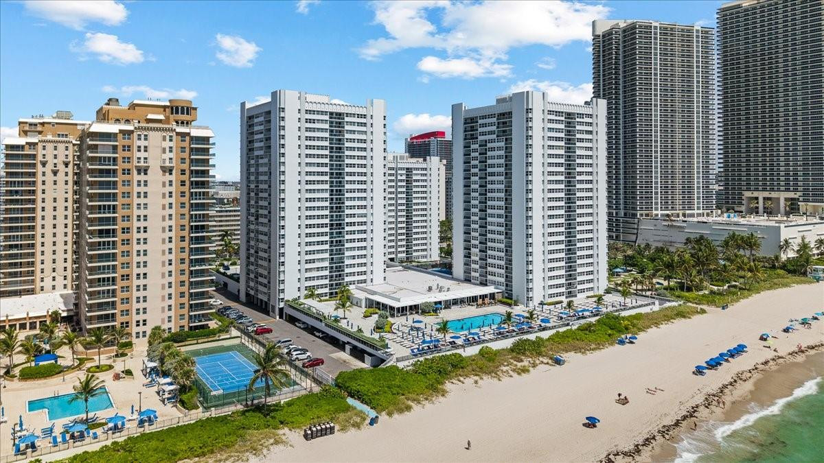 LA MER ESTATES EAST CONDO - Residential Lease
