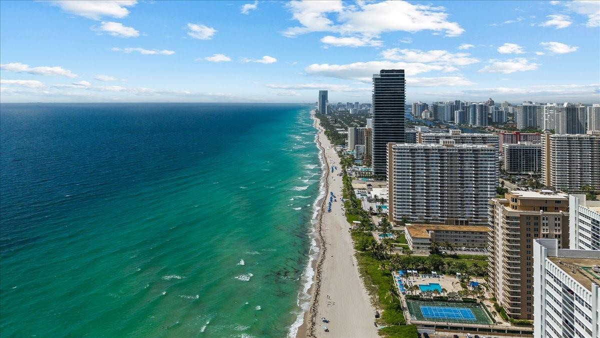 LA MER ESTATES EAST CONDO - Residential Lease