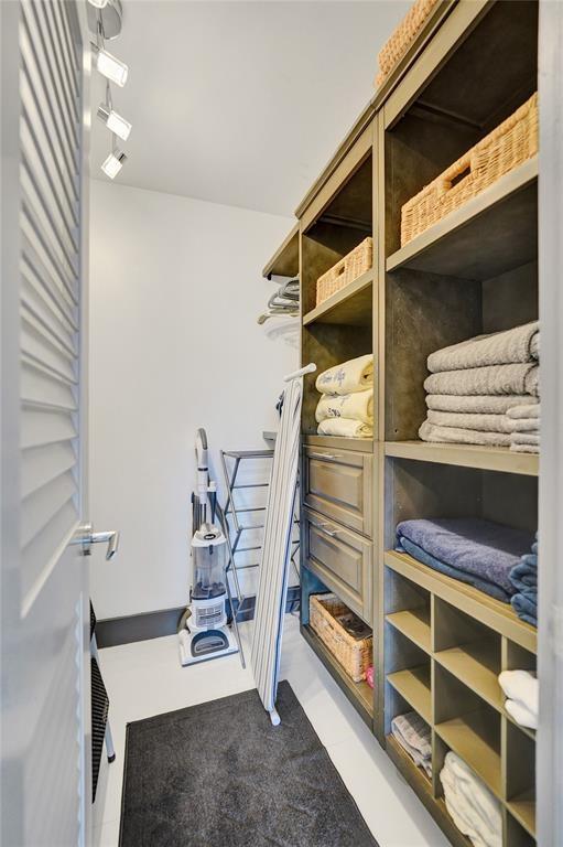 PARKER PLAZA CONDO ESTATE - Residential Lease