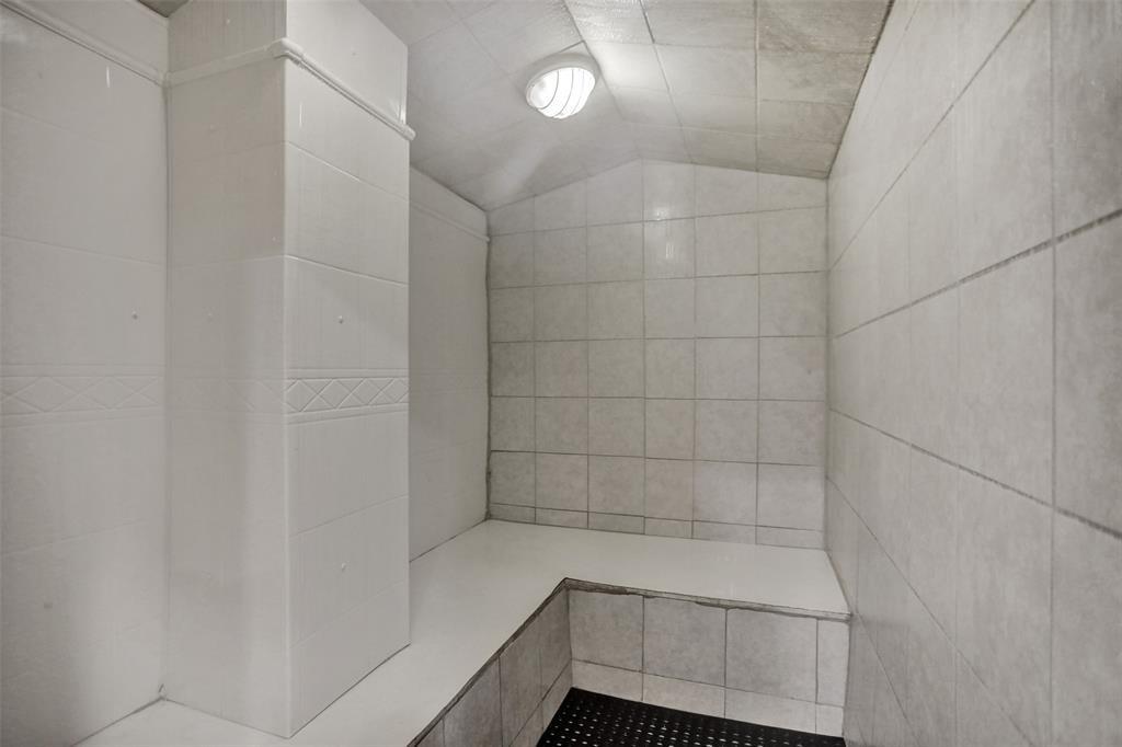 PARKER PLAZA CONDO ESTATE - Residential Lease
