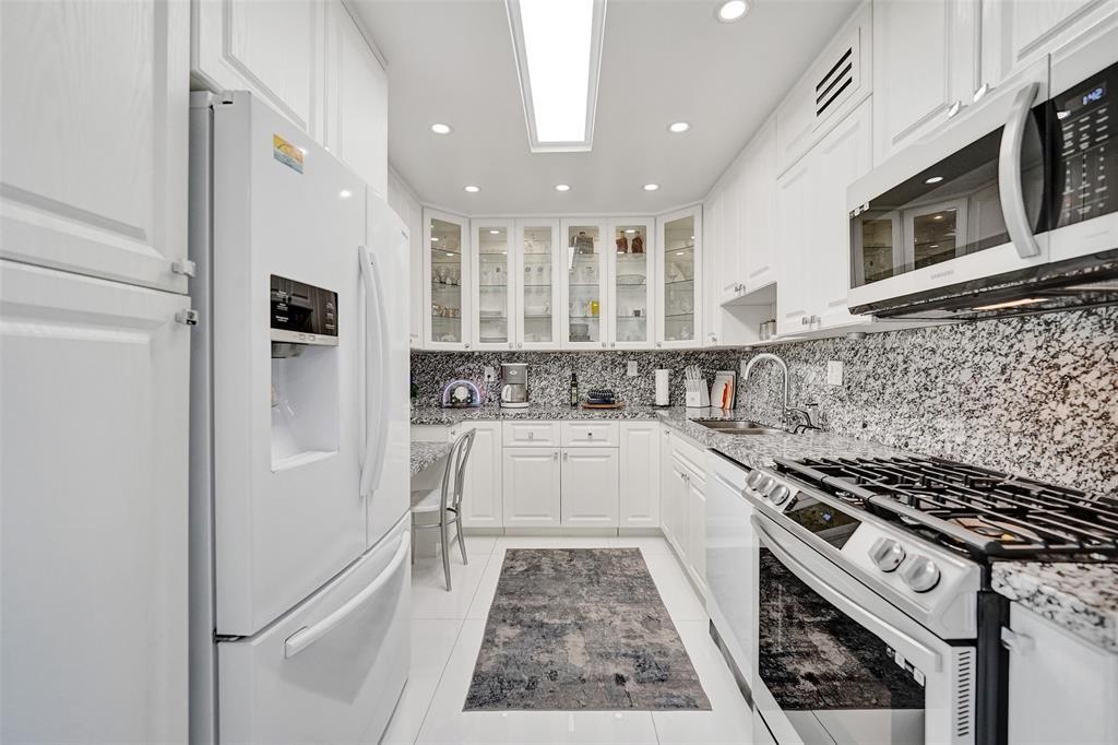 PARKER PLAZA CONDO ESTATE - Residential Lease