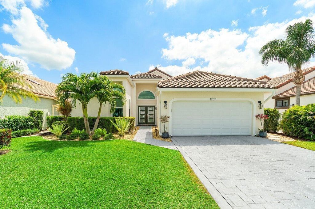 Photo of 12811 Oak Knoll Drive, Palm Beach Gardens, FL 33418 (MLS # R11090119)
