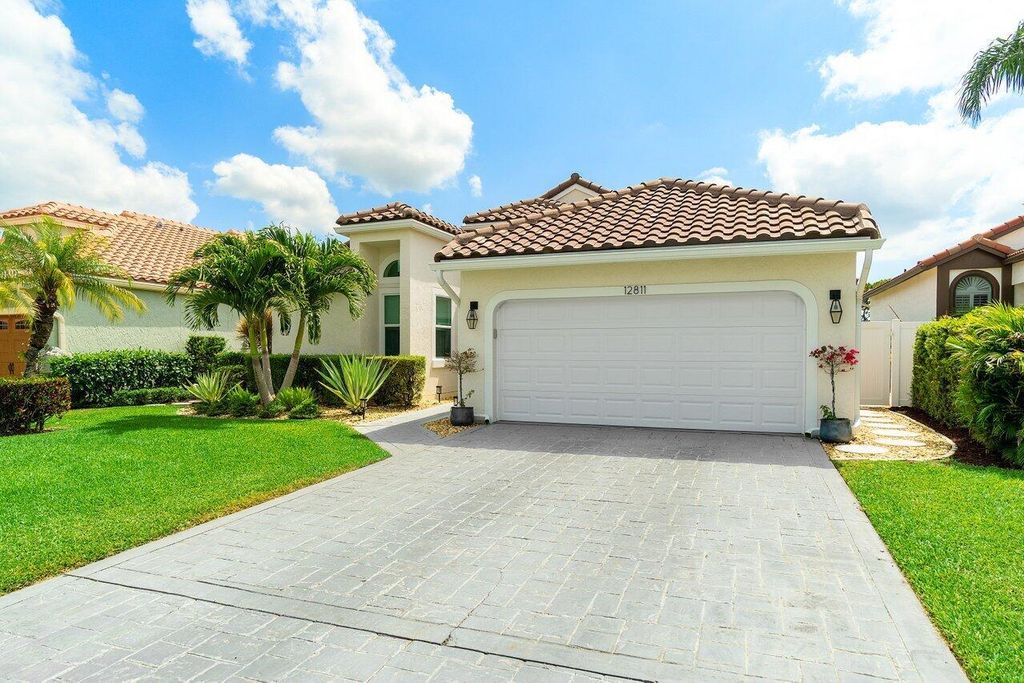 Photo of 12811 Oak Knoll Drive, Palm Beach Gardens, FL 33418 (MLS # R11090119)