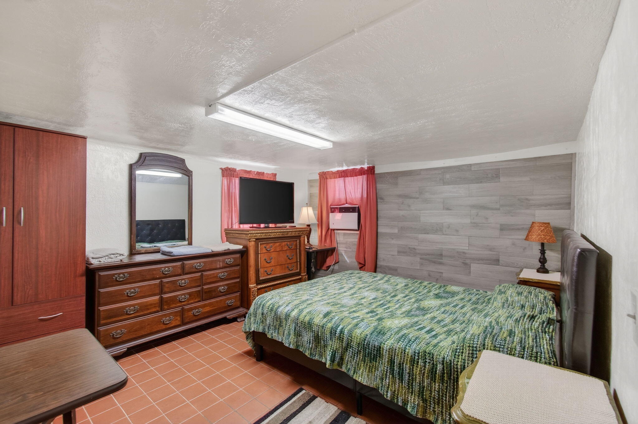 LAKEVIEW MANORS IN - Residential