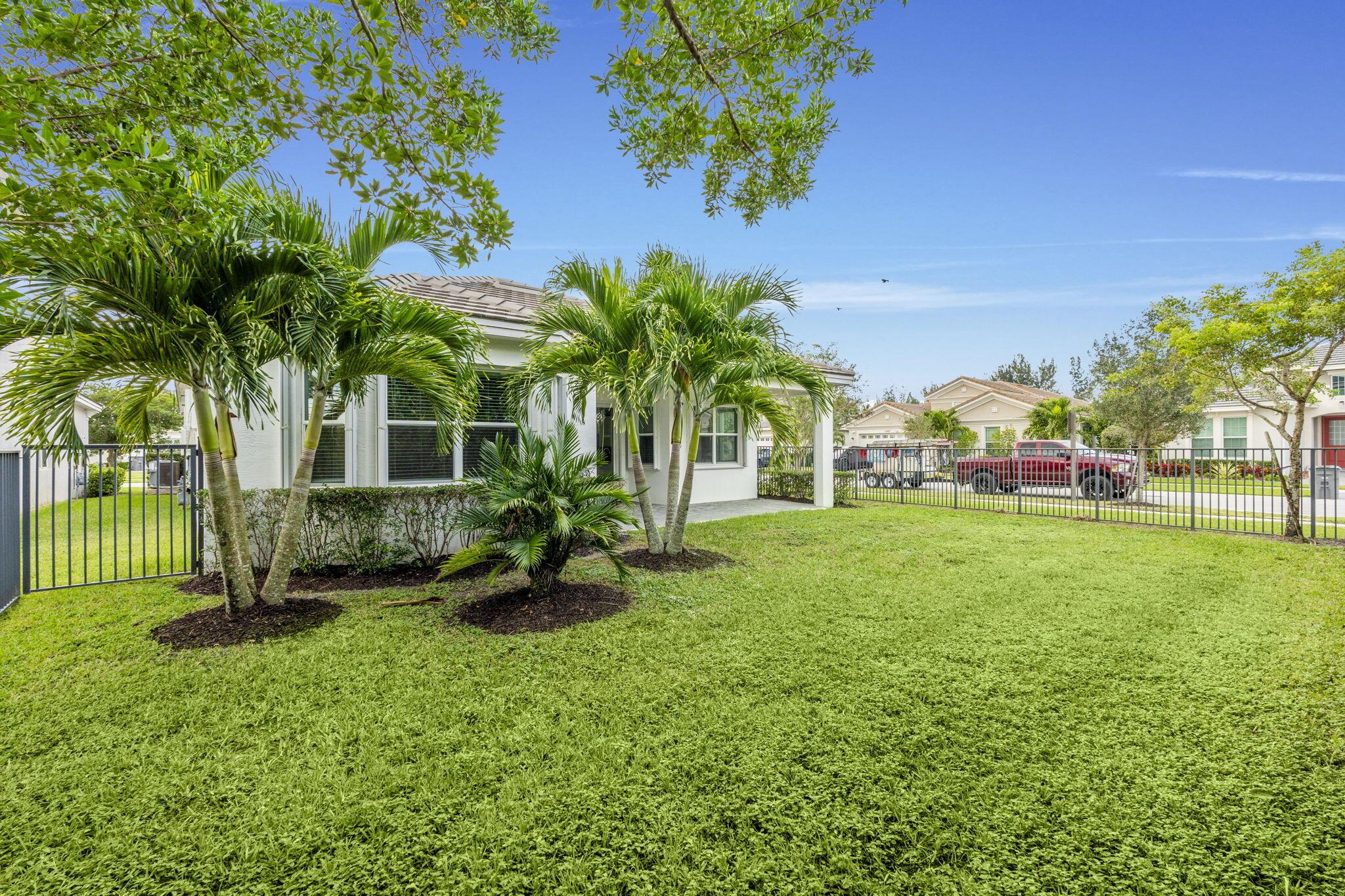 HAMMOCKS OF WESTLAKE PHAS - Residential