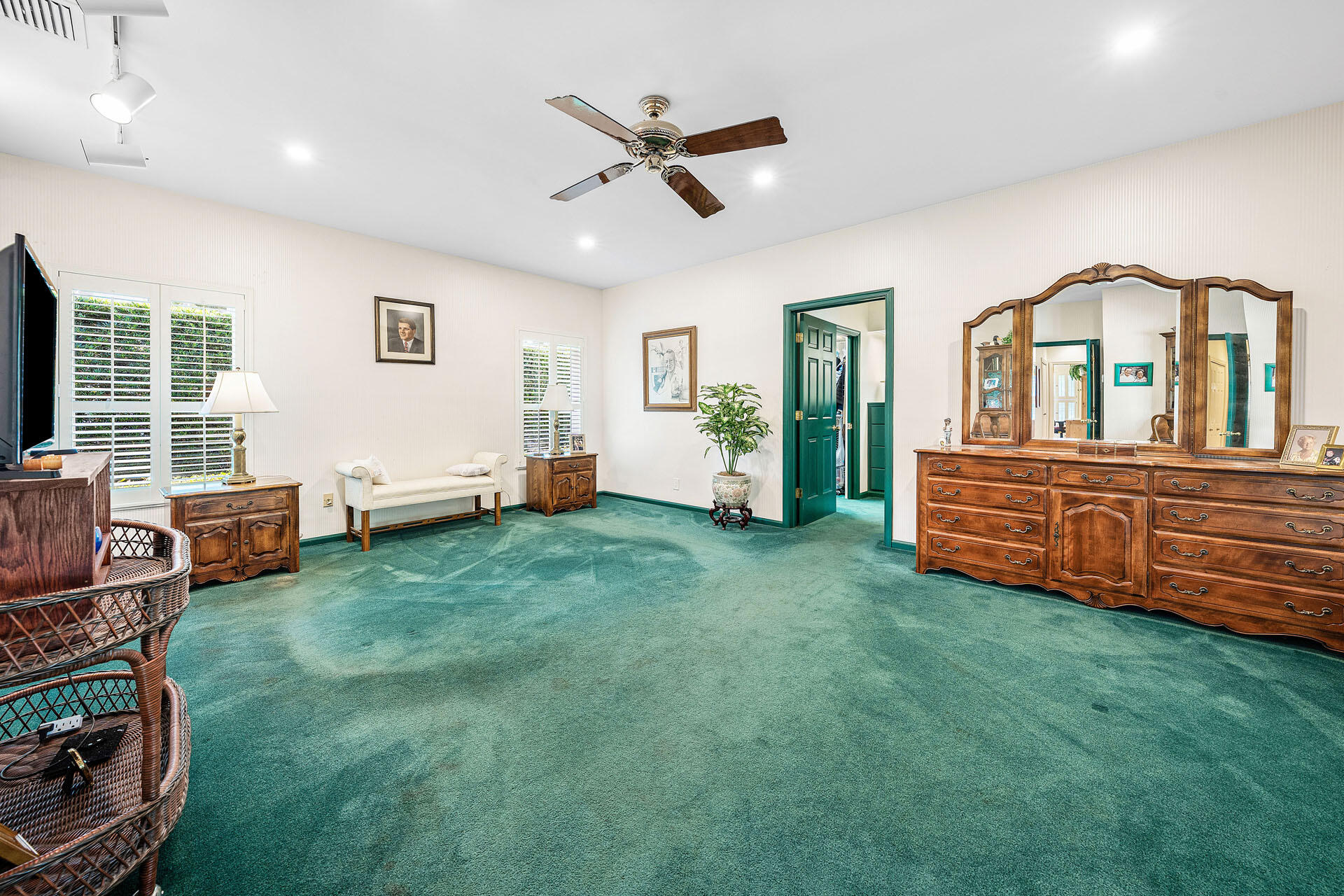 ROYAL PALM YACHT & COUNTRY CLUB - Residential