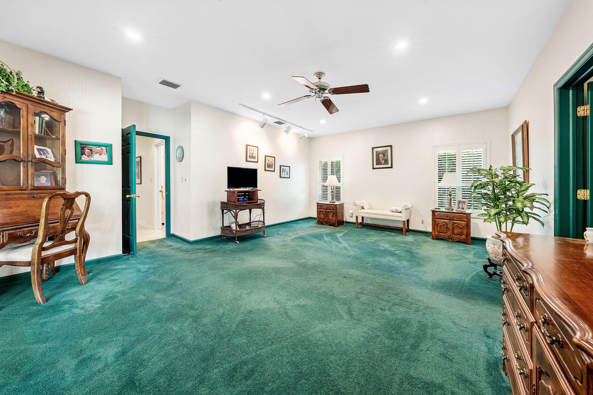 ROYAL PALM YACHT & COUNTR - Residential