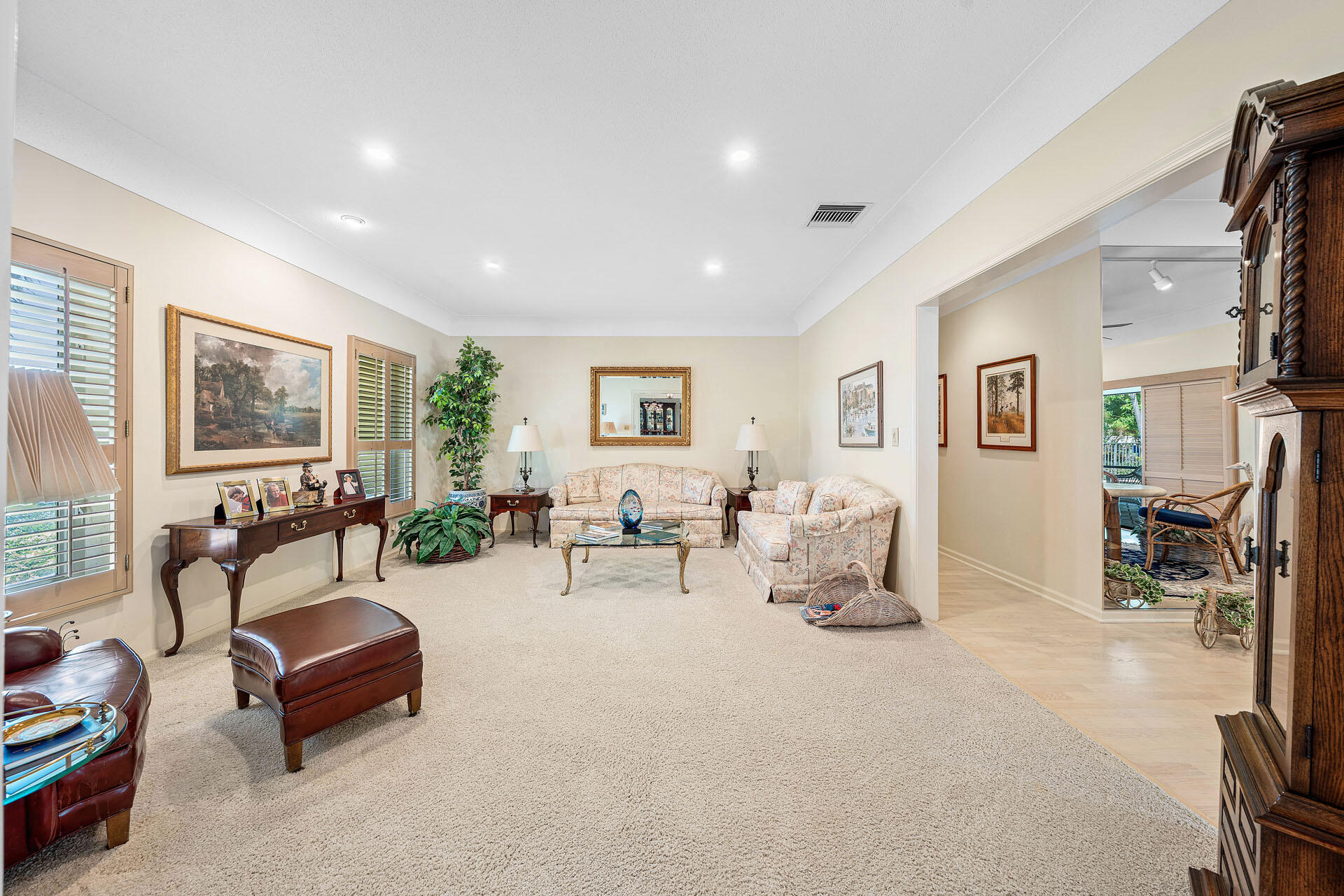 ROYAL PALM YACHT & COUNTRY CLUB - Residential