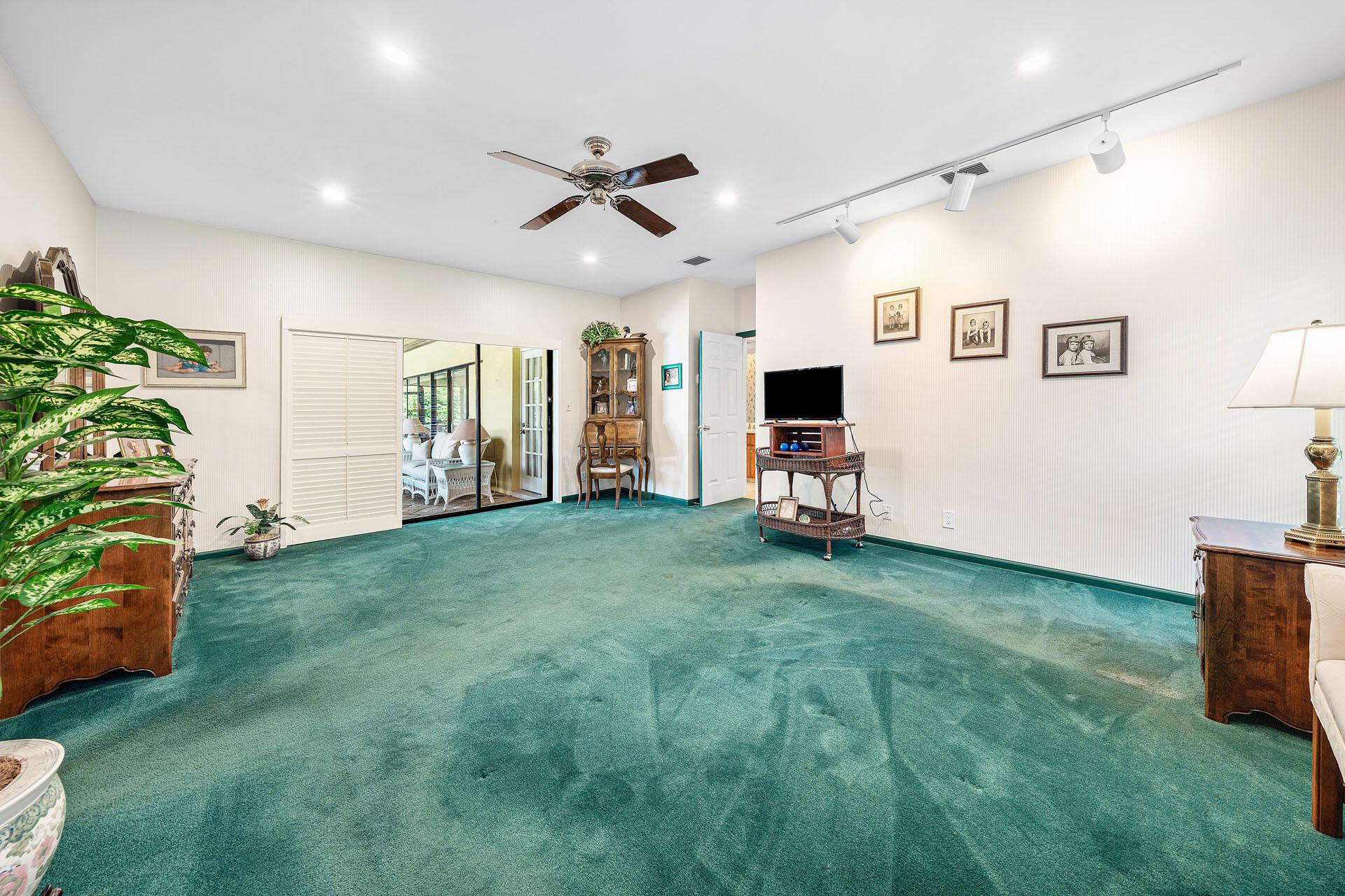 ROYAL PALM YACHT & COUNTR - Residential