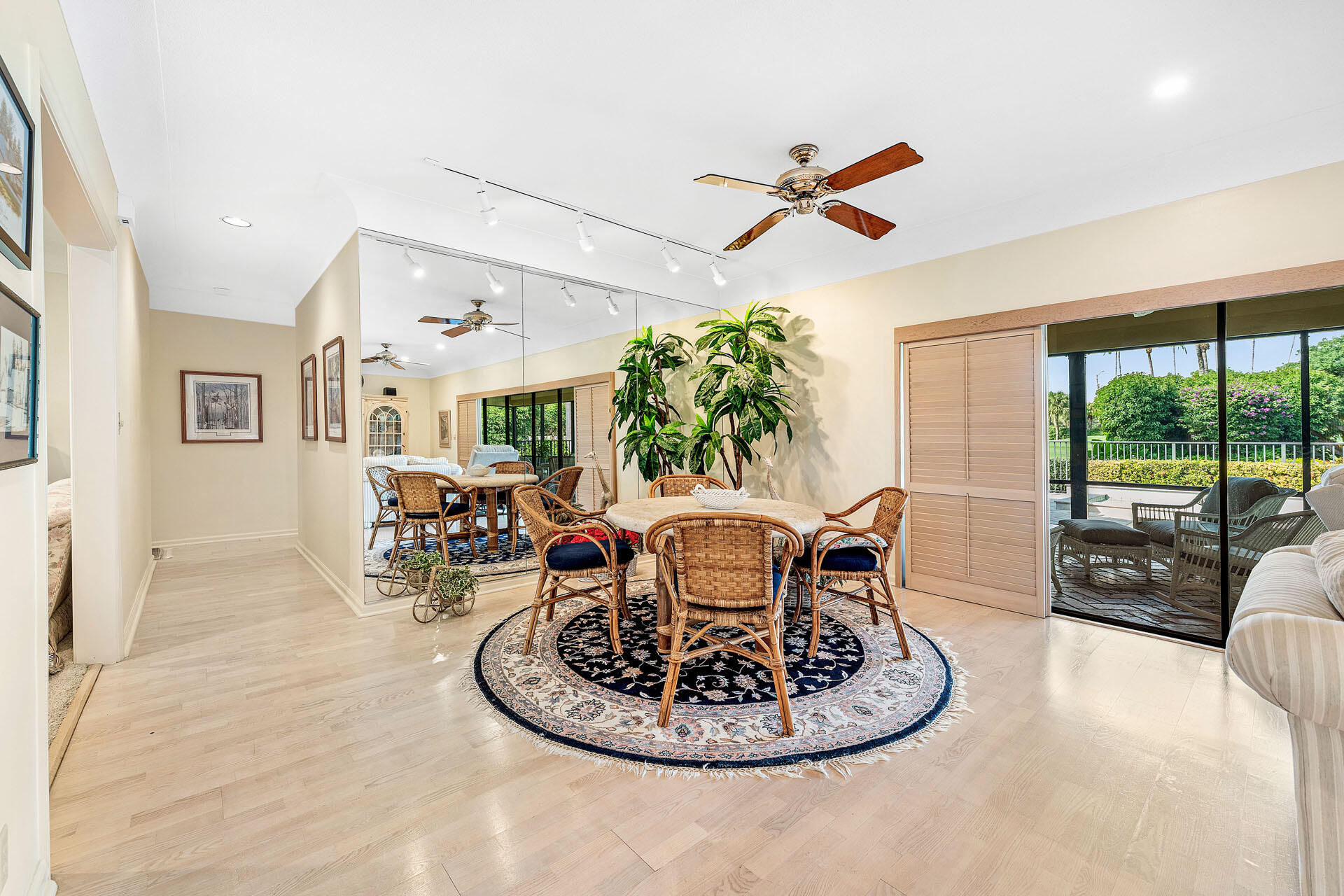 ROYAL PALM YACHT & COUNTRY CLUB - Residential