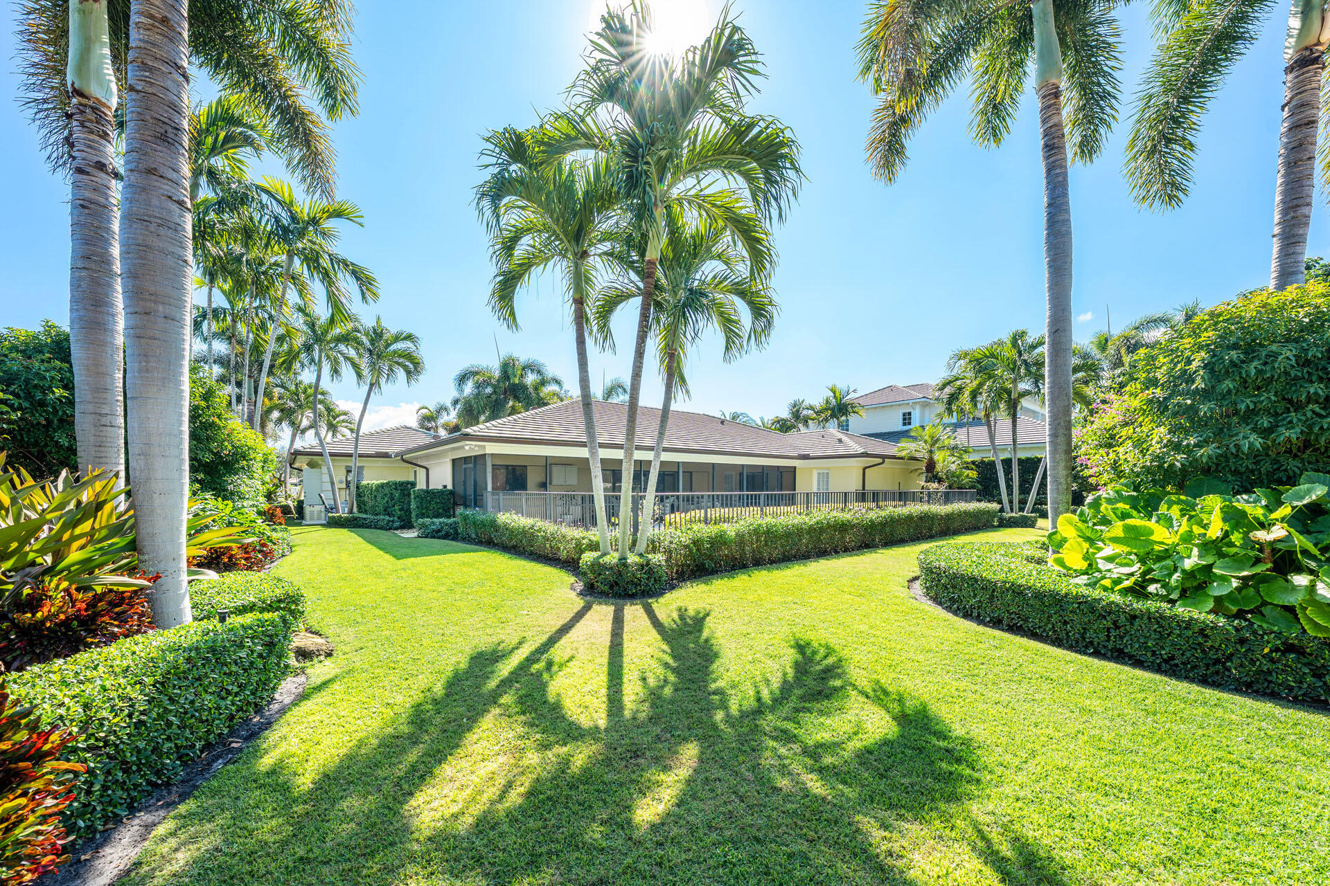 ROYAL PALM YACHT & COUNTRY CLUB - Residential