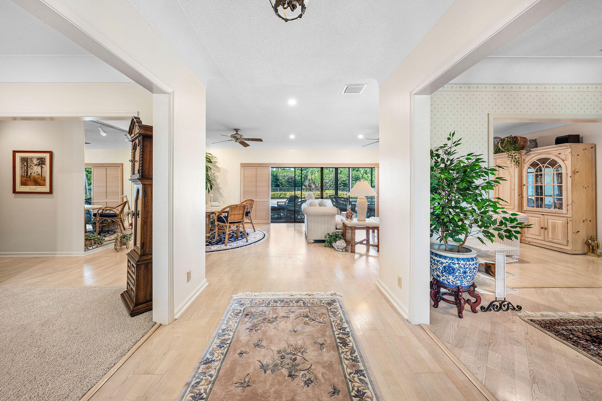 ROYAL PALM YACHT & COUNTRY CLUB - Residential