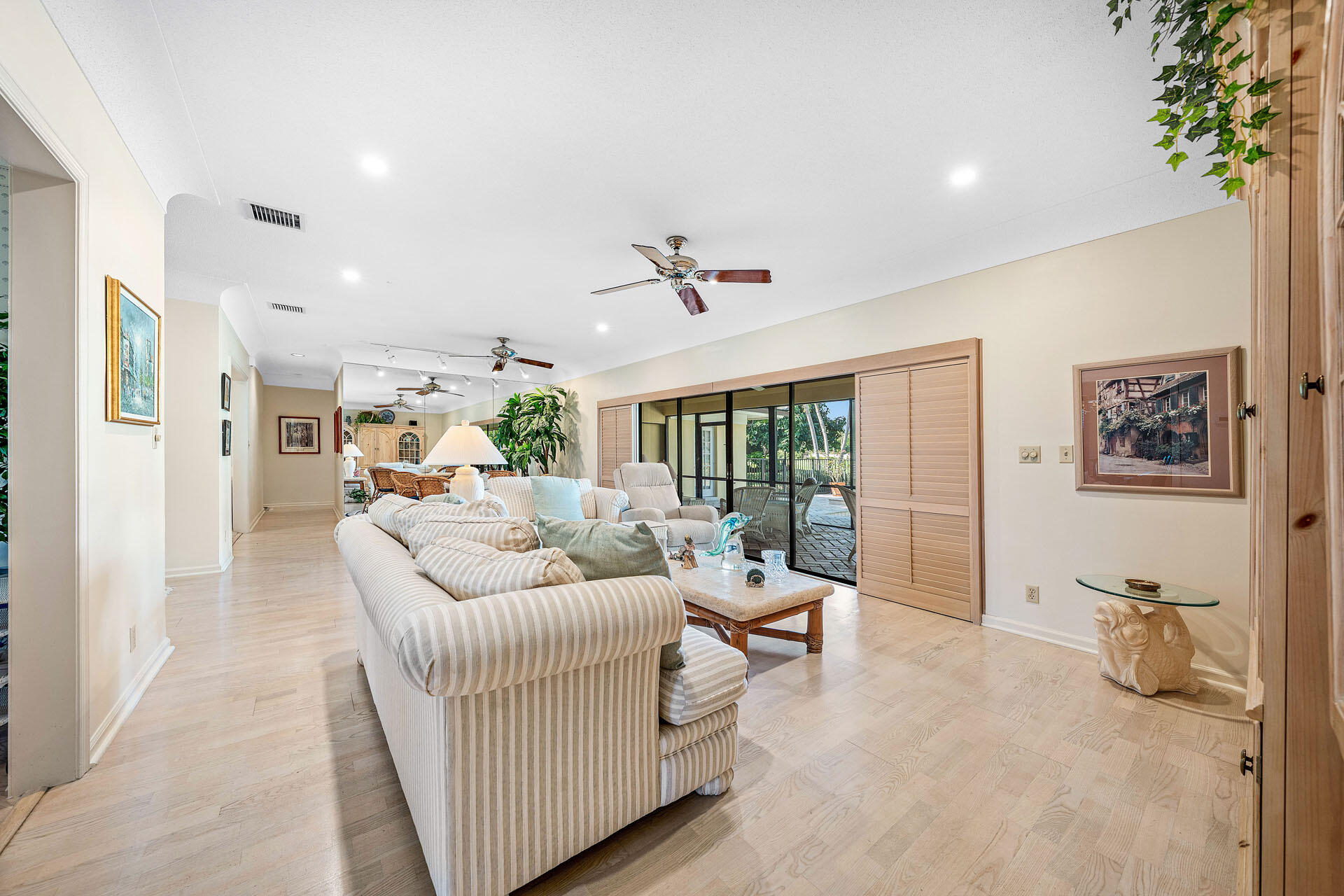 ROYAL PALM YACHT & COUNTRY CLUB - Residential