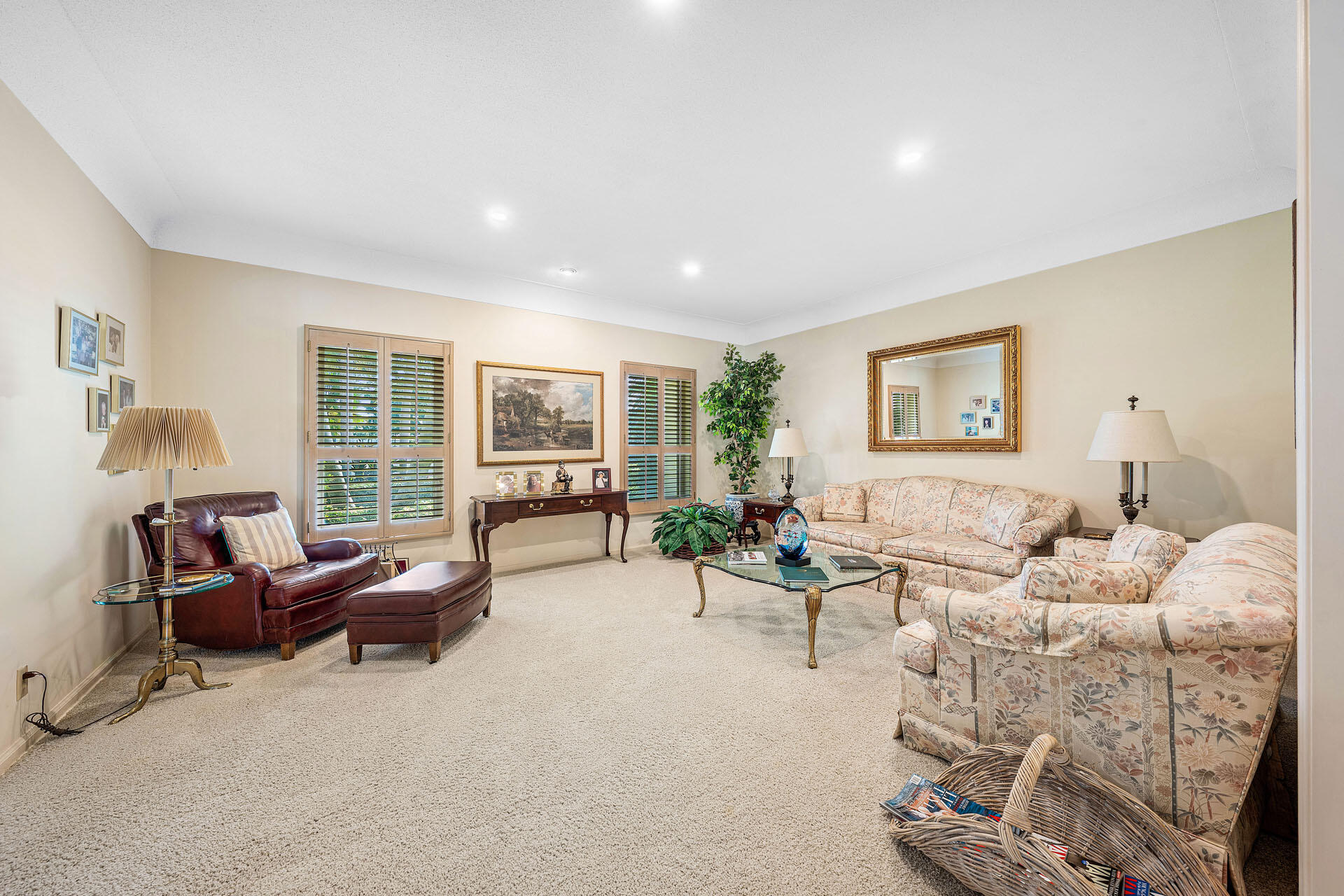 ROYAL PALM YACHT & COUNTRY CLUB - Residential