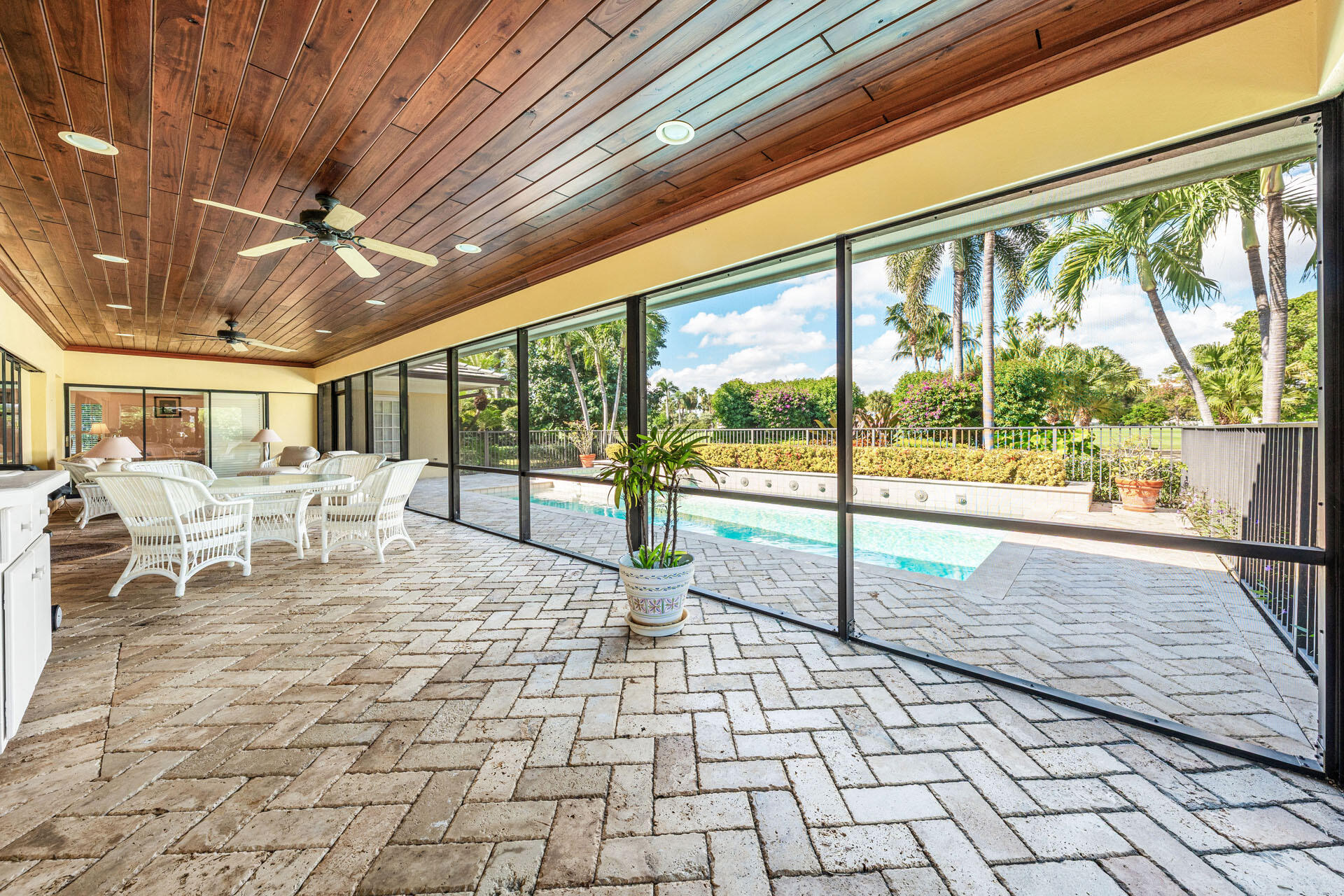 ROYAL PALM YACHT & COUNTRY CLUB - Residential