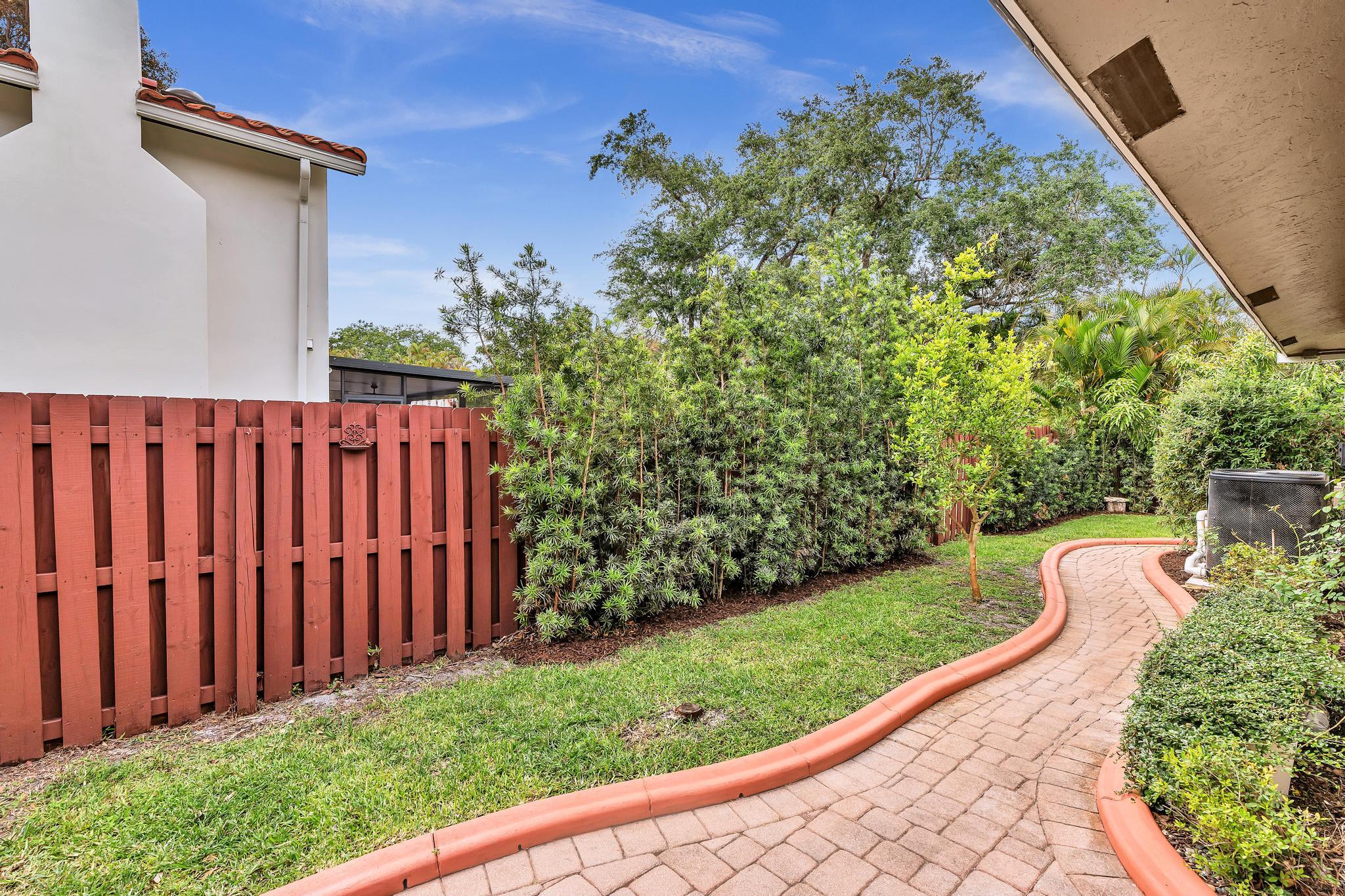 OAK WOOD - Residential