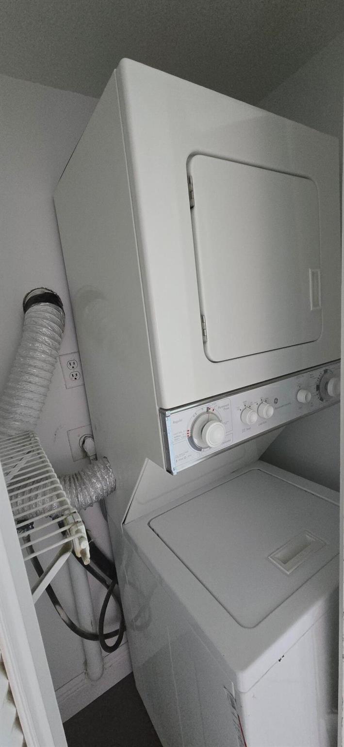 POINCIANA PLACE COND 1,2, - Residential Lease