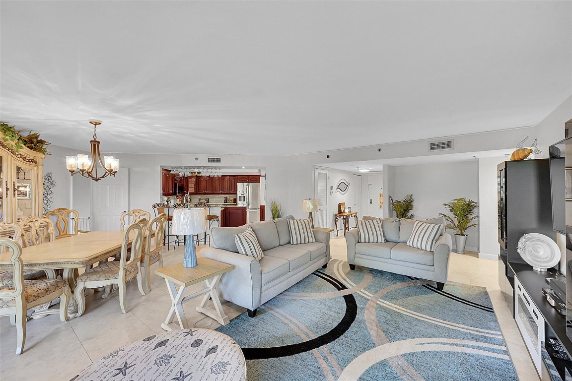 2900 NE 14th Street Causeway 304