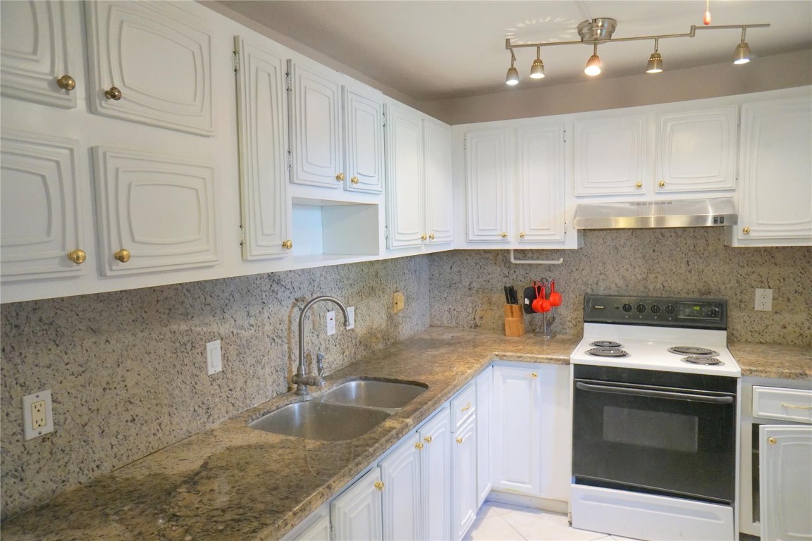 2821 Somerset Drive 203