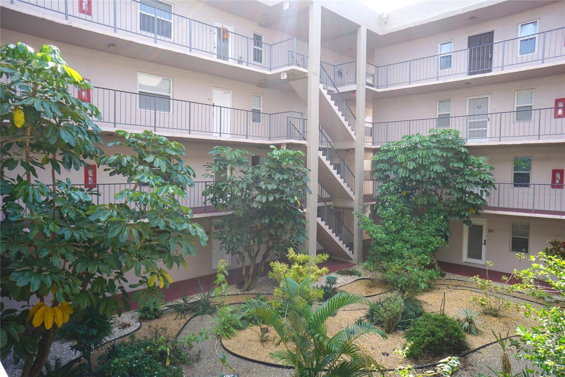 2821 Somerset Drive 203