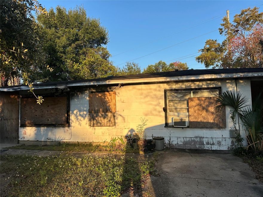 Investor Special AS-IS, CASH ONLY, Buyer to perform all due diligence Property is nearby and centrally located